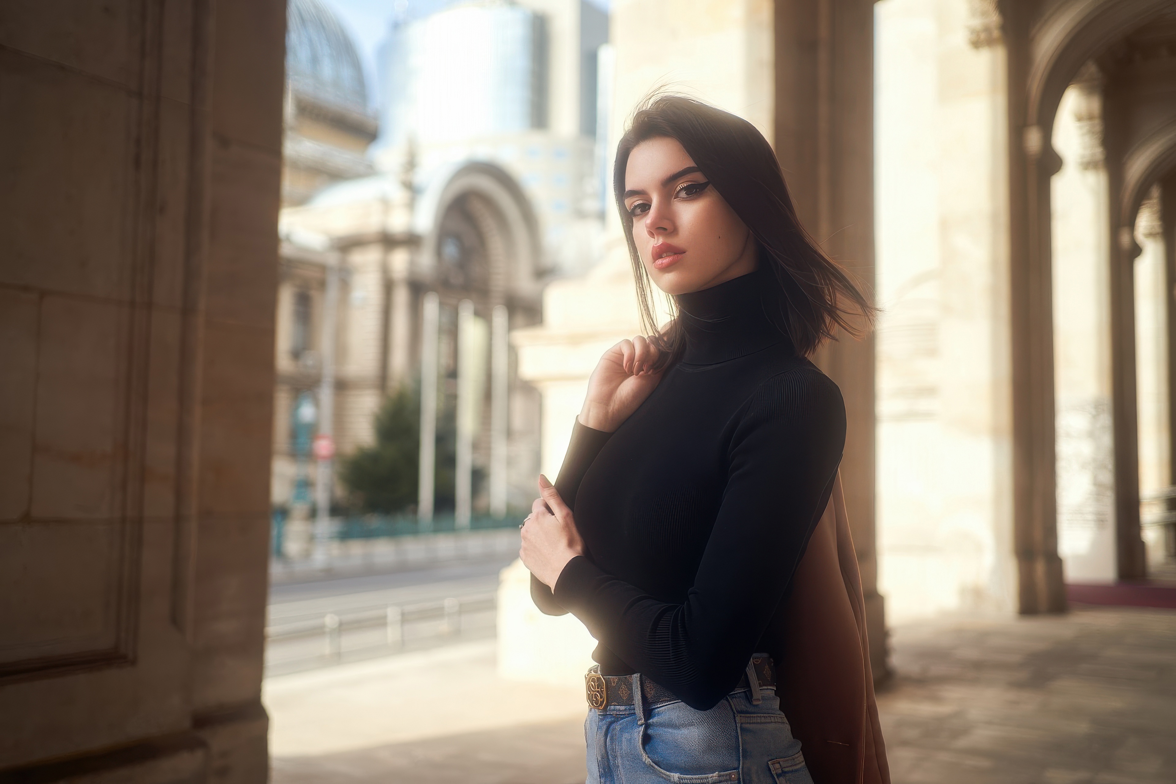 Woman in black turtleneck and jeans outdoors HD Wallpaper