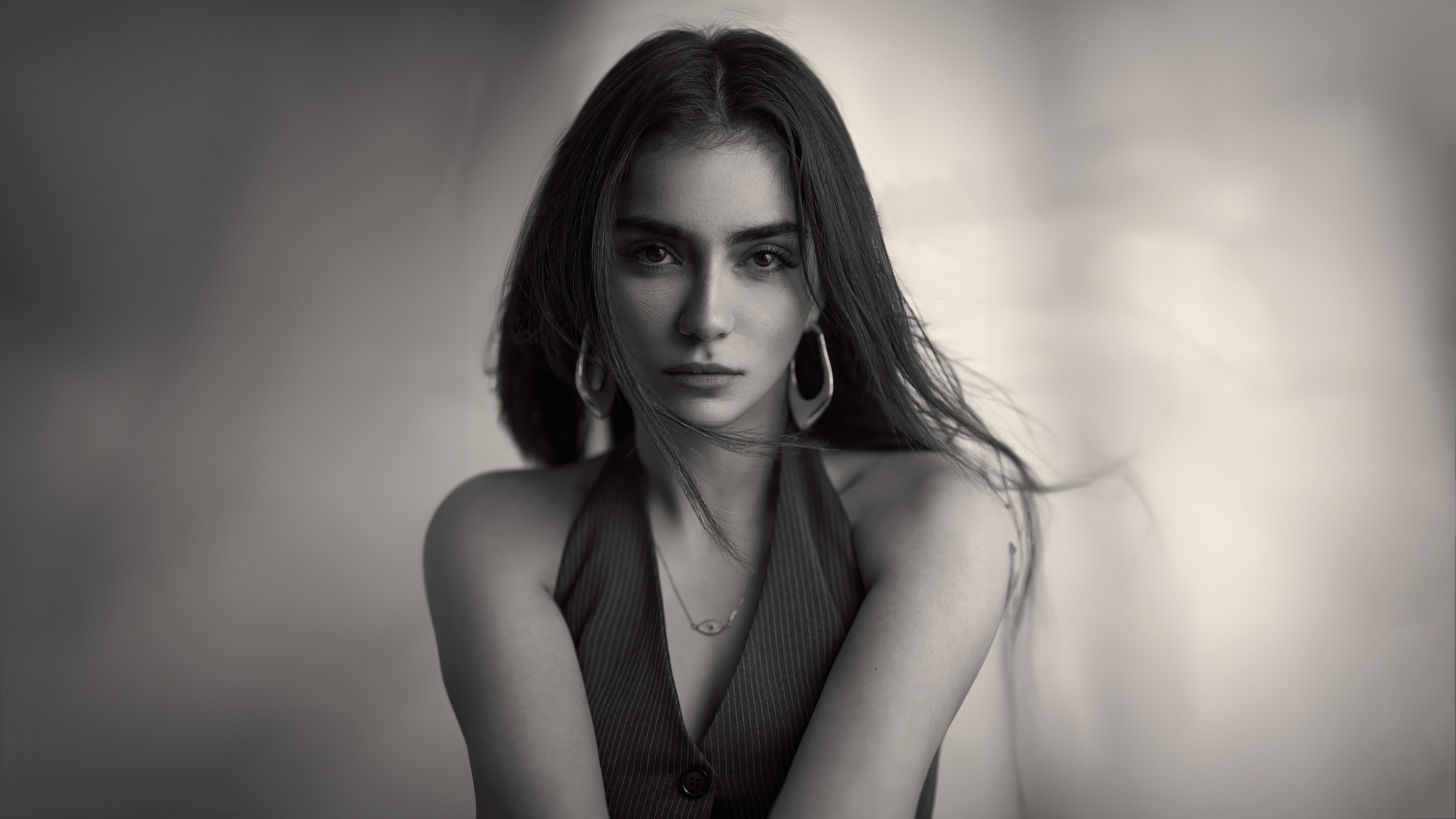 Monochrome portrait of a girl with hoop earrings HD Wallpaper