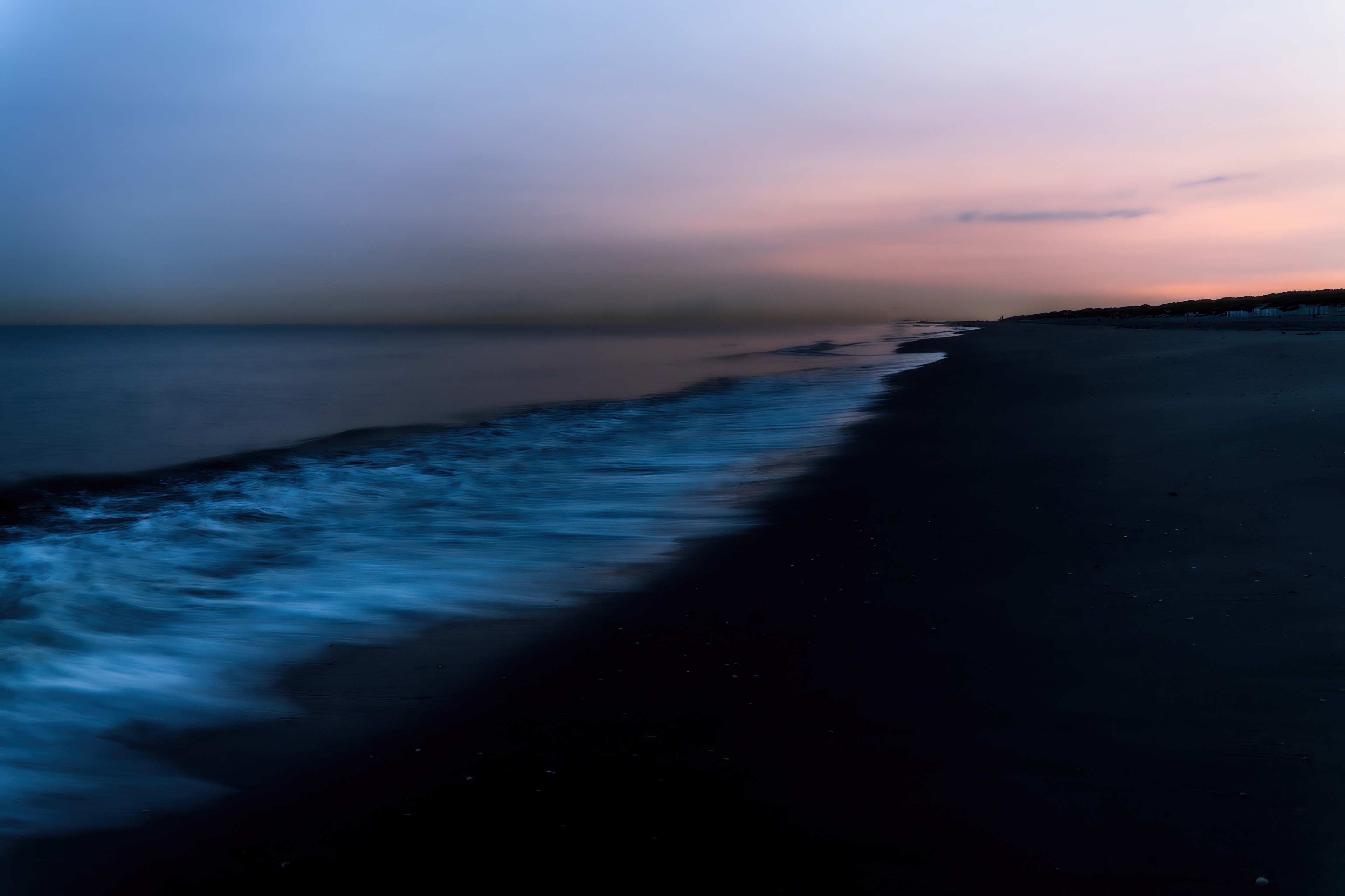 Minimalist beach scene with waves at dusk HD Wallpaper