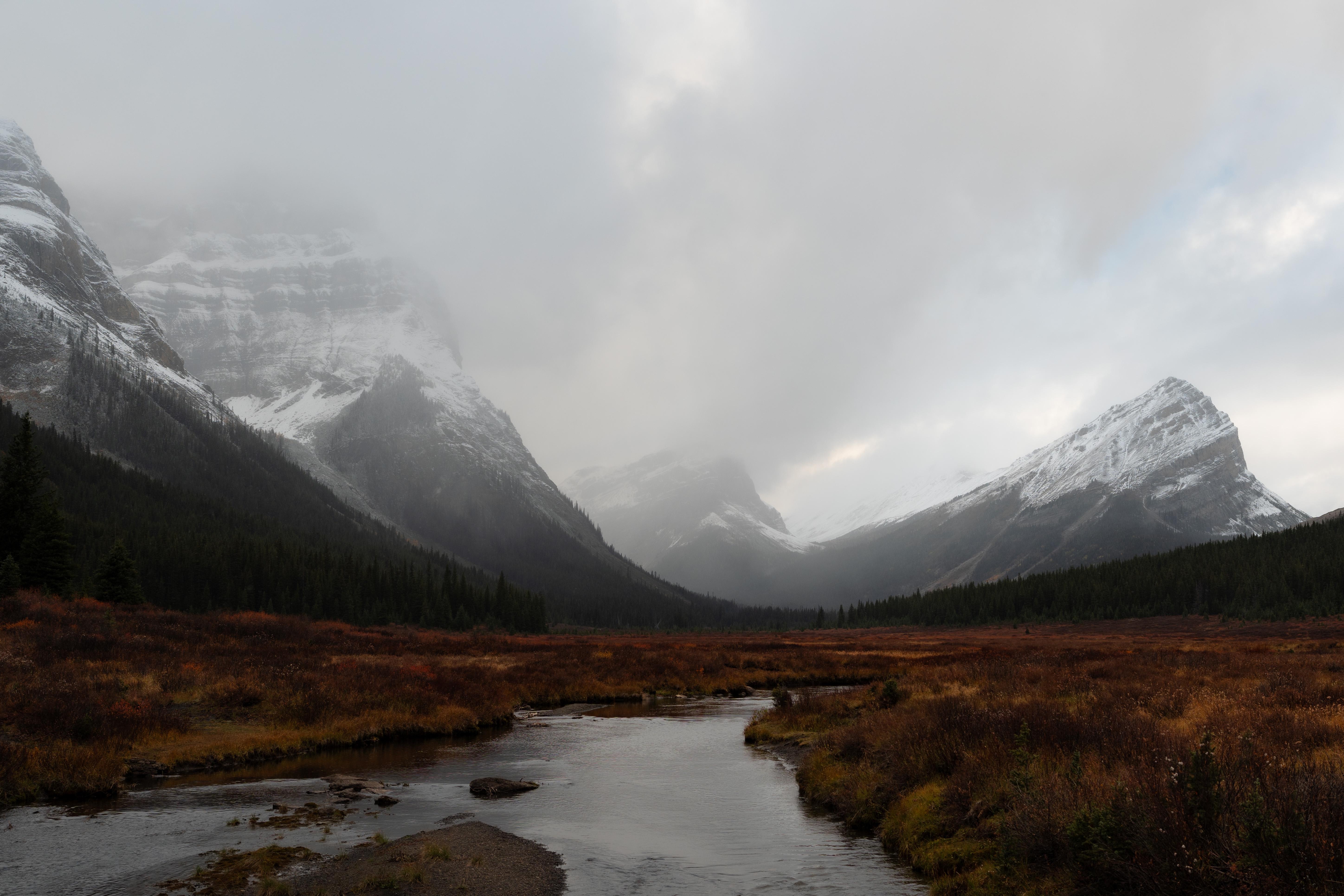 Snowy Peaks in Banff, Canada HD Wallpaper