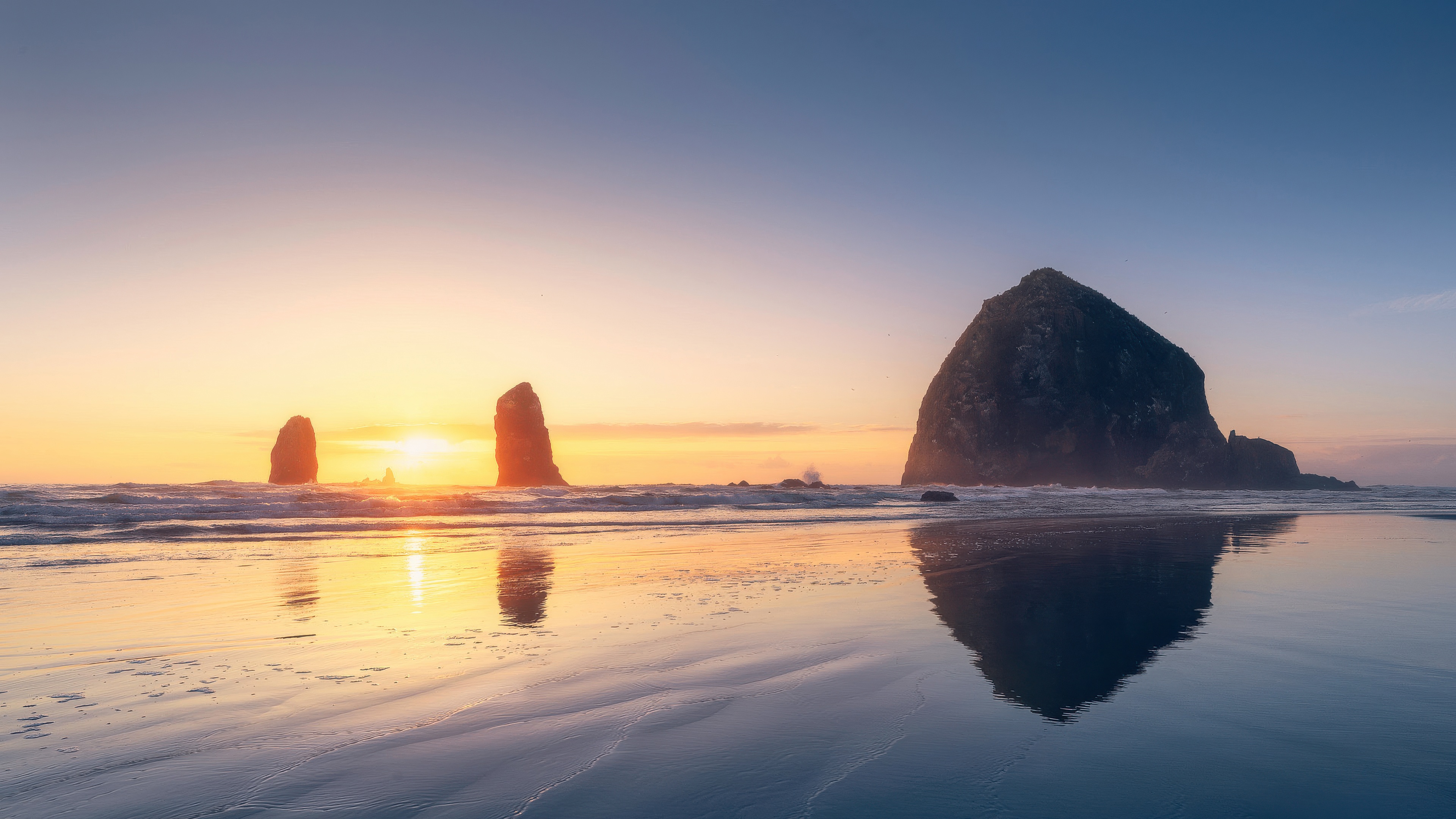 Haystack Rock and Needles at Cannon Beach, Oregon at sunset HD Wallpaper
