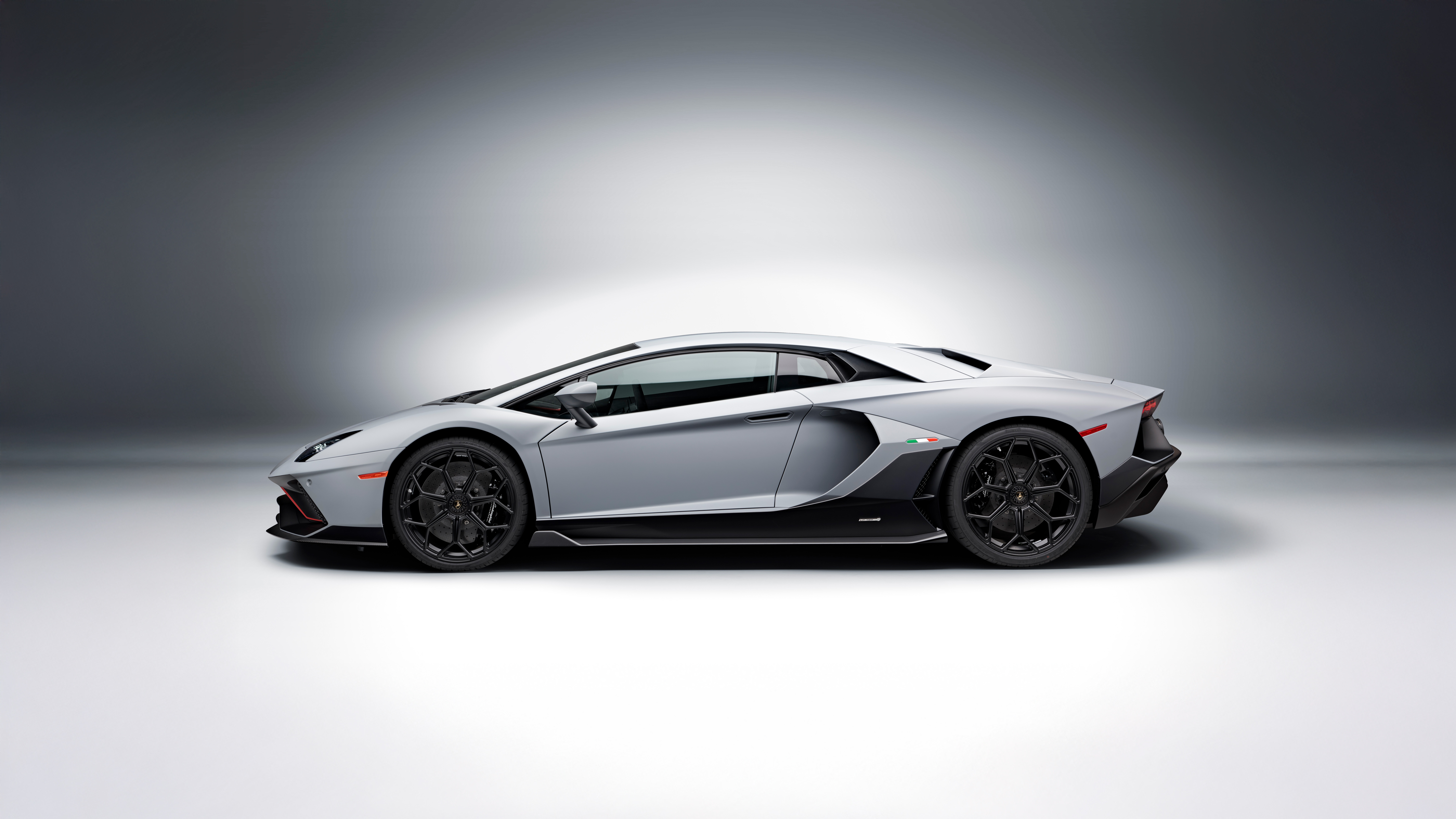 Lamborghini Aventador LP 780-4 Ultimae HD Wallpaper