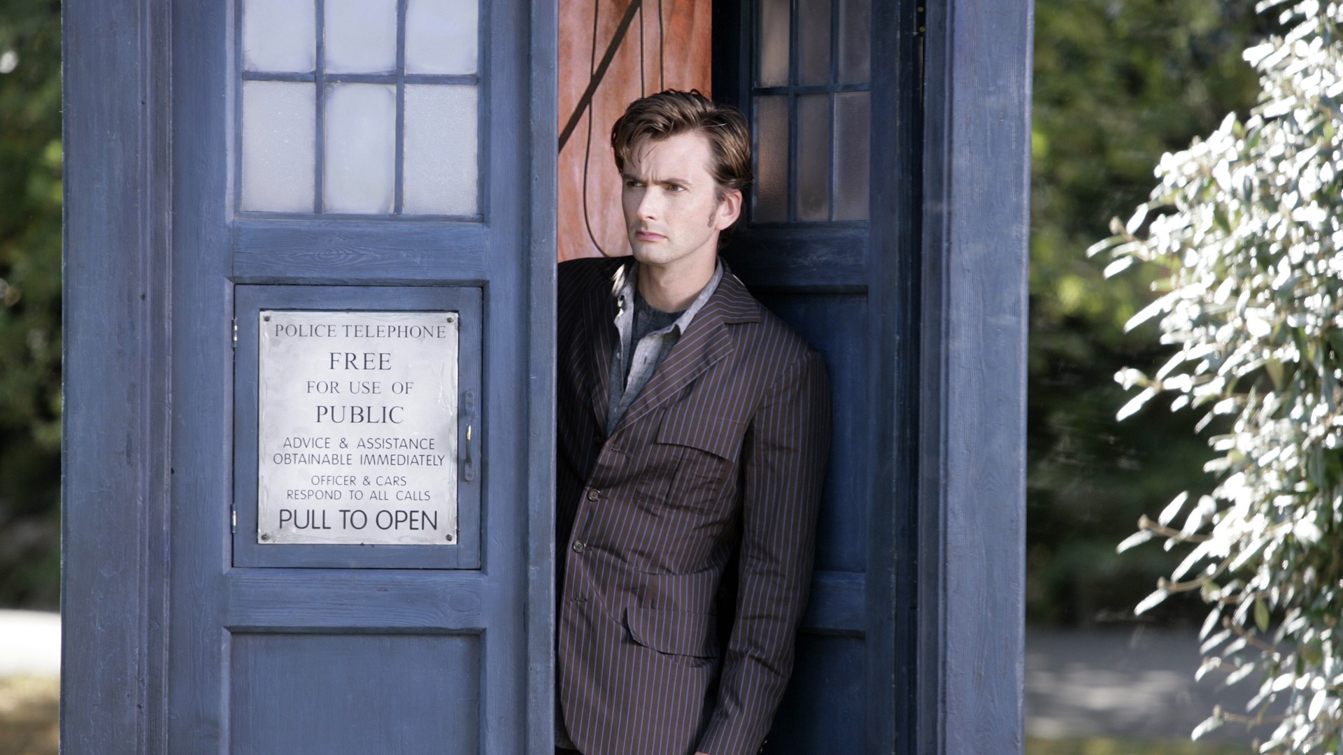 The Doctor from Doctor Who in the TARDIS HD Wallpaper