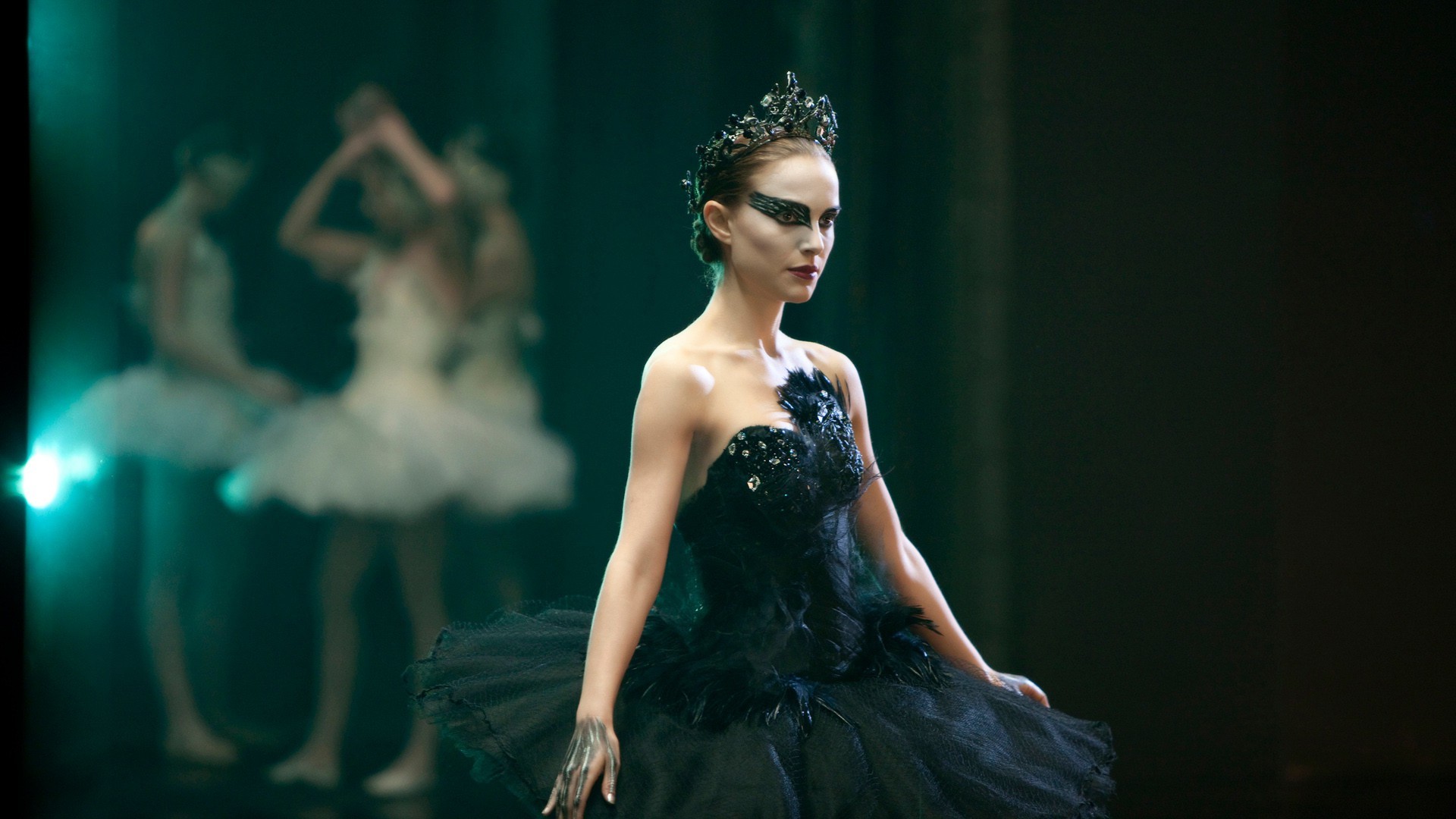 Natalie Portman as the Black Swan HD Wallpaper