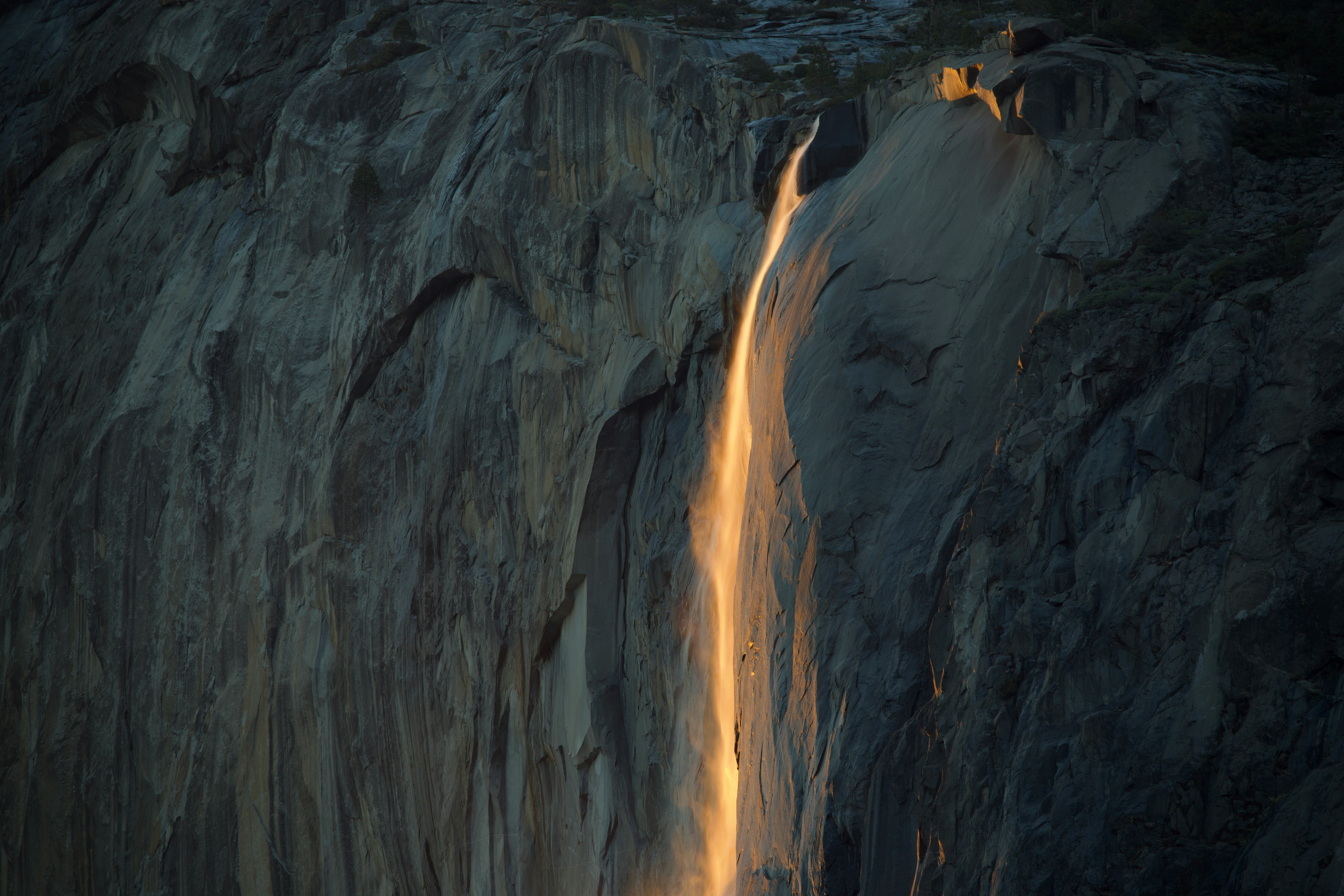 Firefall at Yosemite National Park during sunset HD Wallpaper