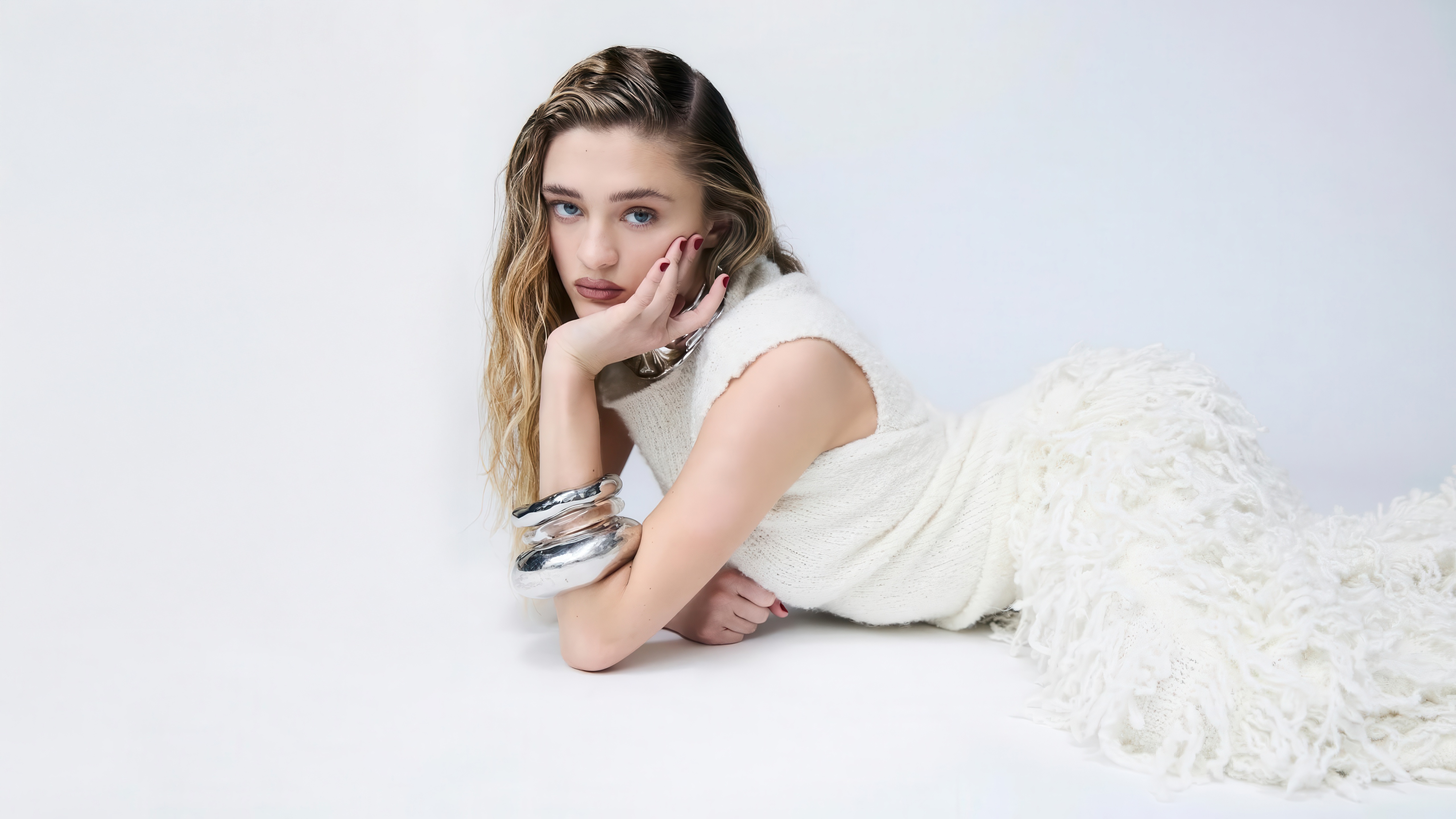 Lizzy Greene Schon Magazine 2025 HD Wallpaper