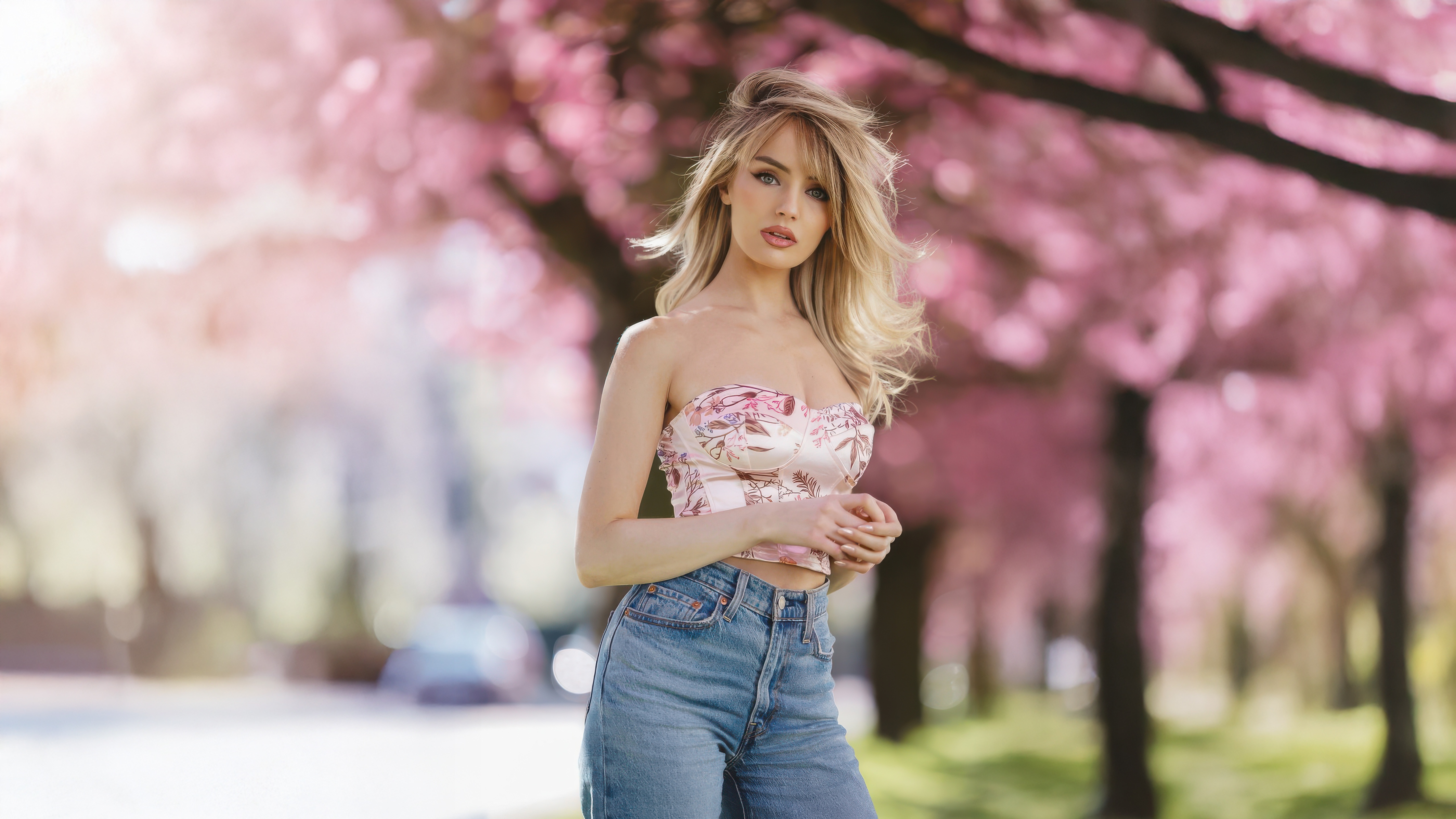 Blonde girl in a floral corset and jeans HD Wallpaper
