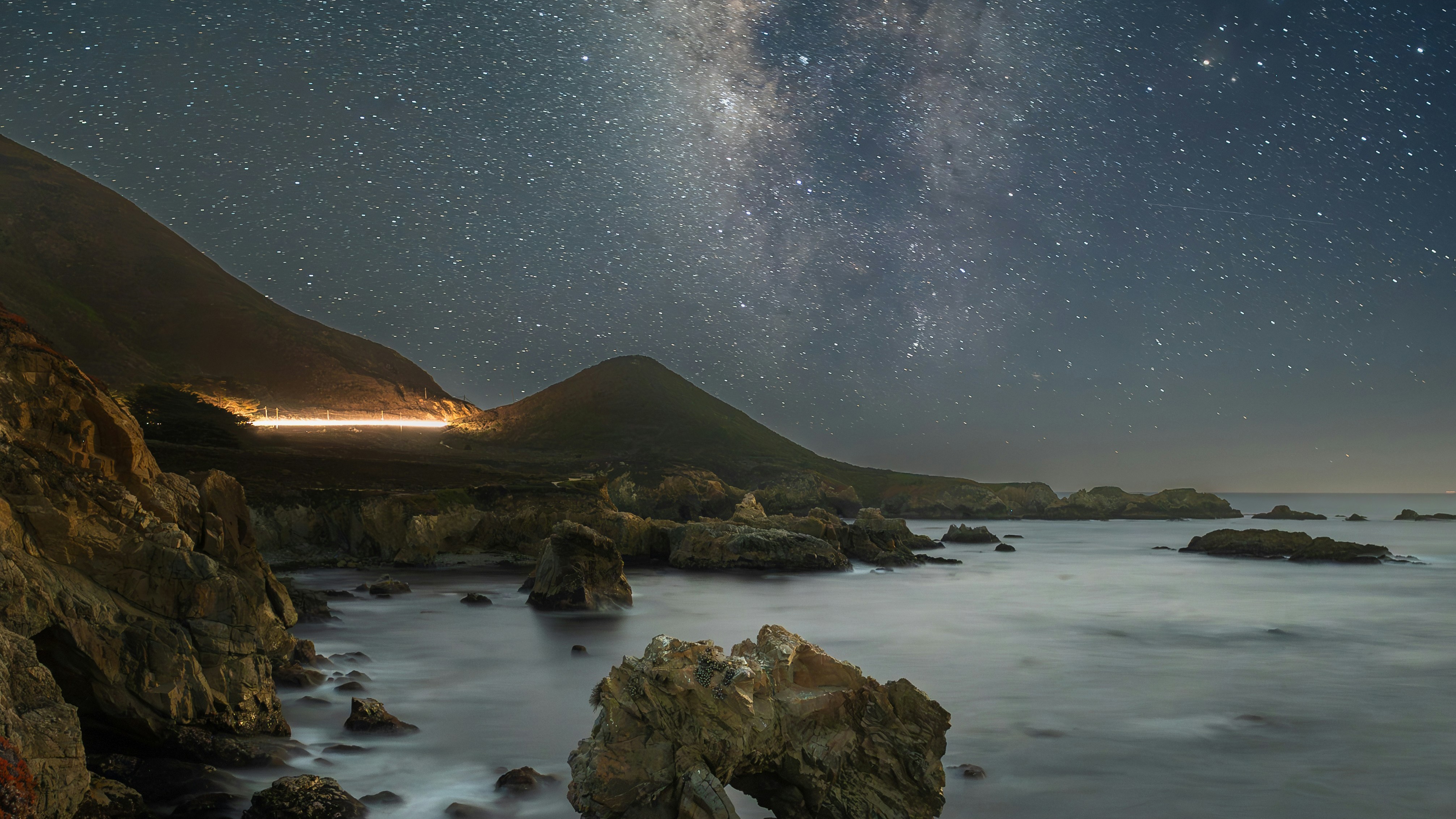 Milky Way Over The Silent Coast HD Wallpaper
