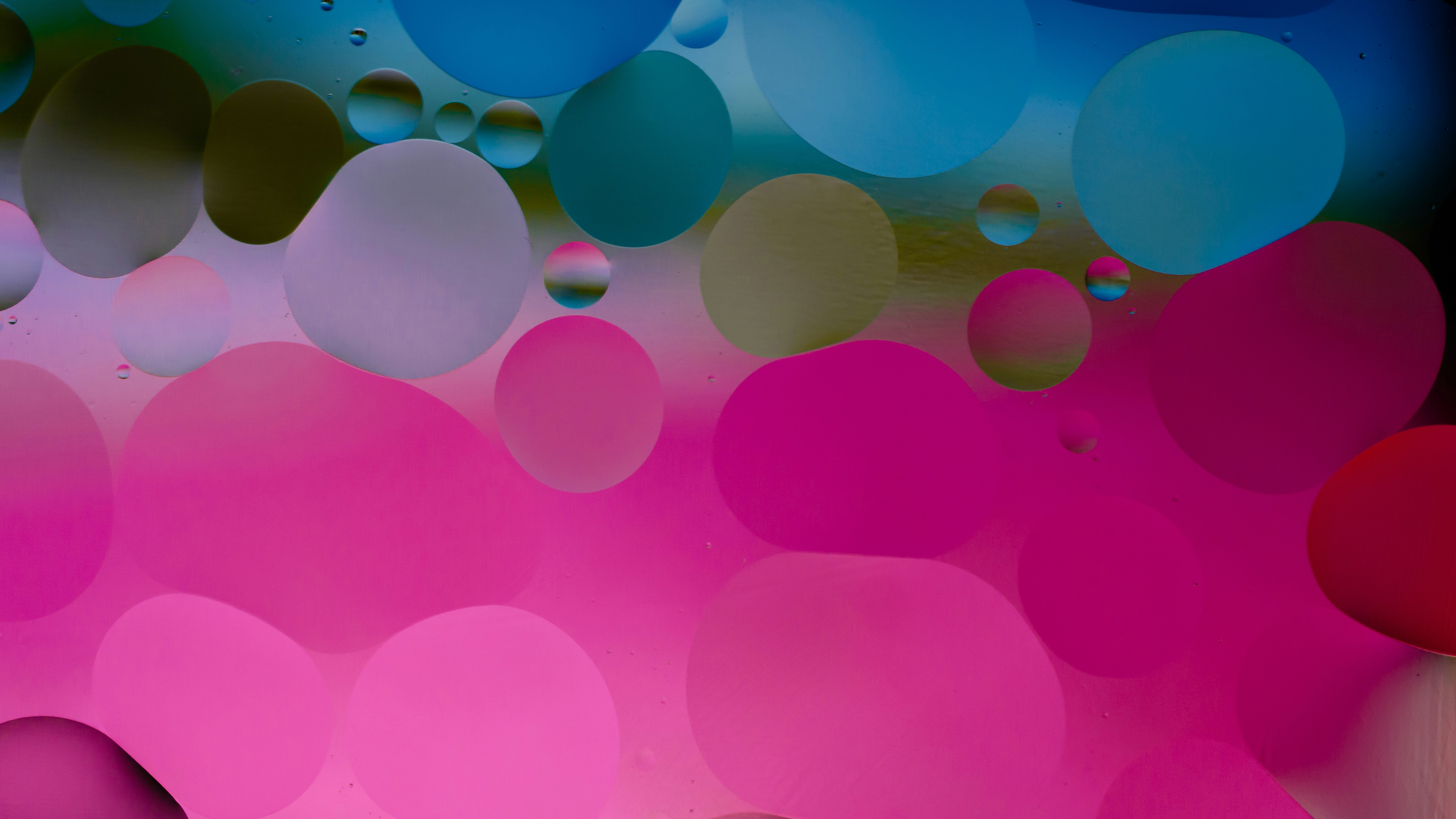 Abstract Oil and Water Bubbles with Pink and Blue Hues HD Wallpaper