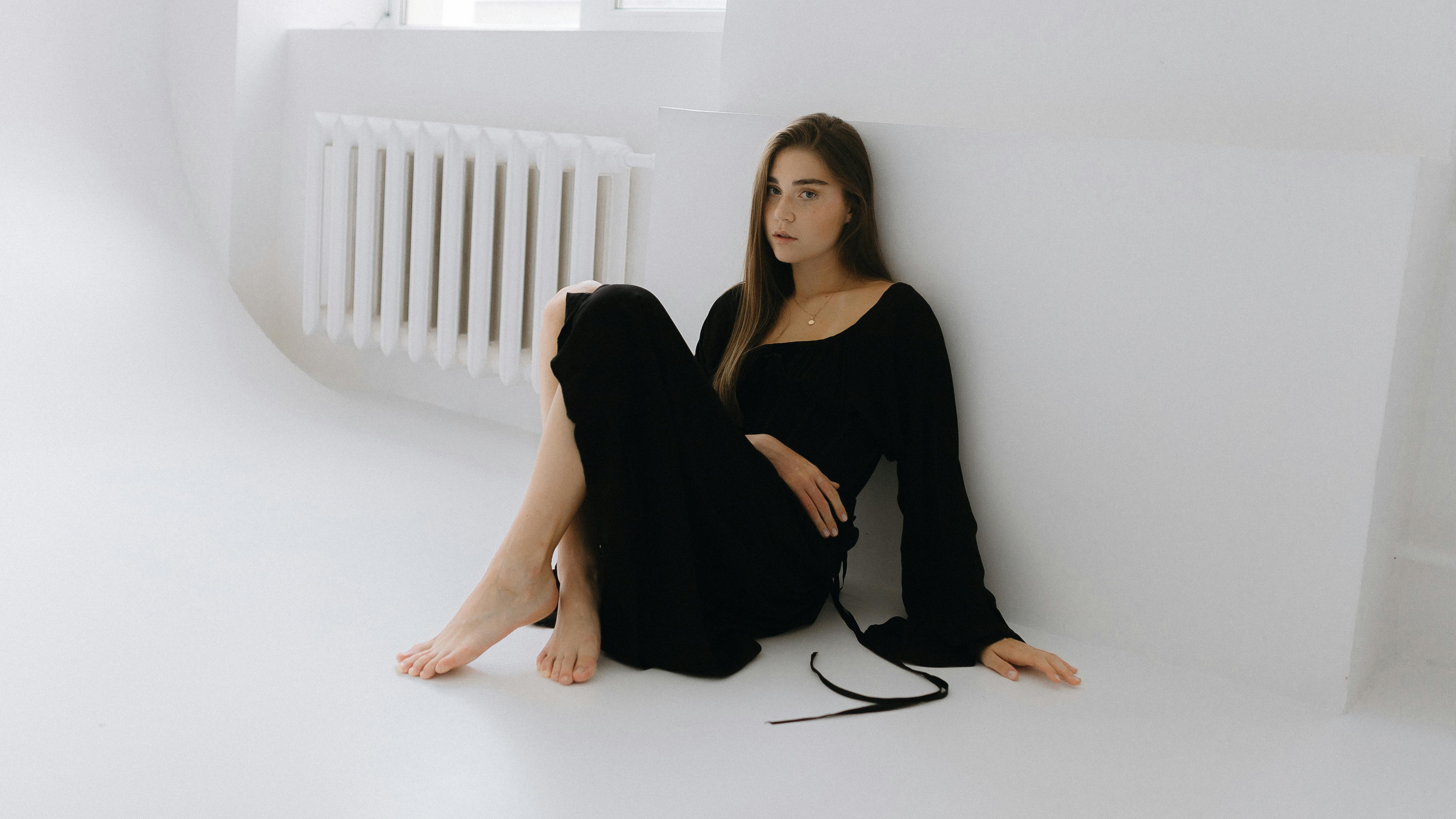 Girl in black dress sitting on the floor HD Wallpaper