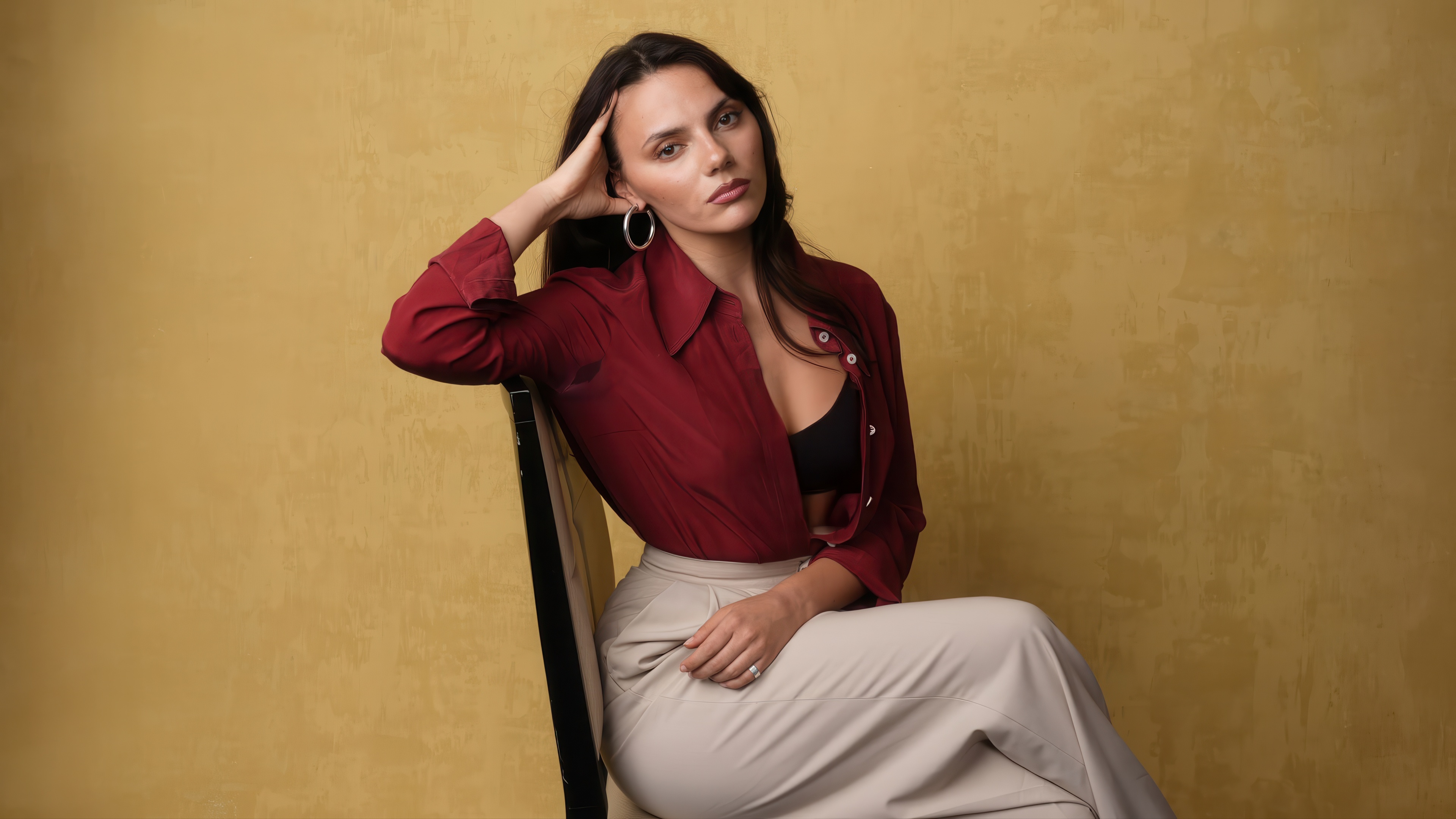 Dafne Keen sitting on a chair HD Wallpaper