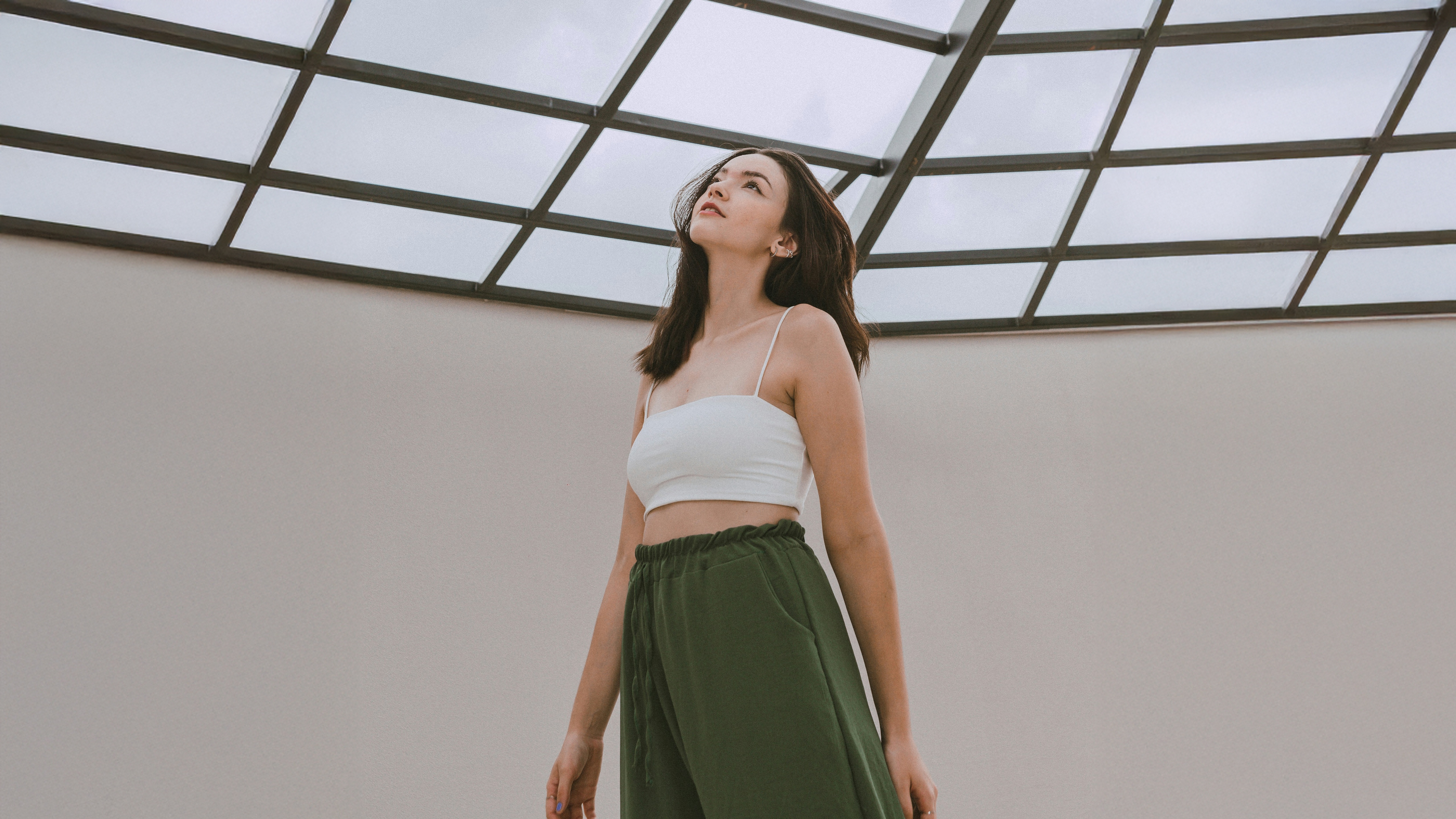 Girl looking up under a glass ceiling HD Wallpaper