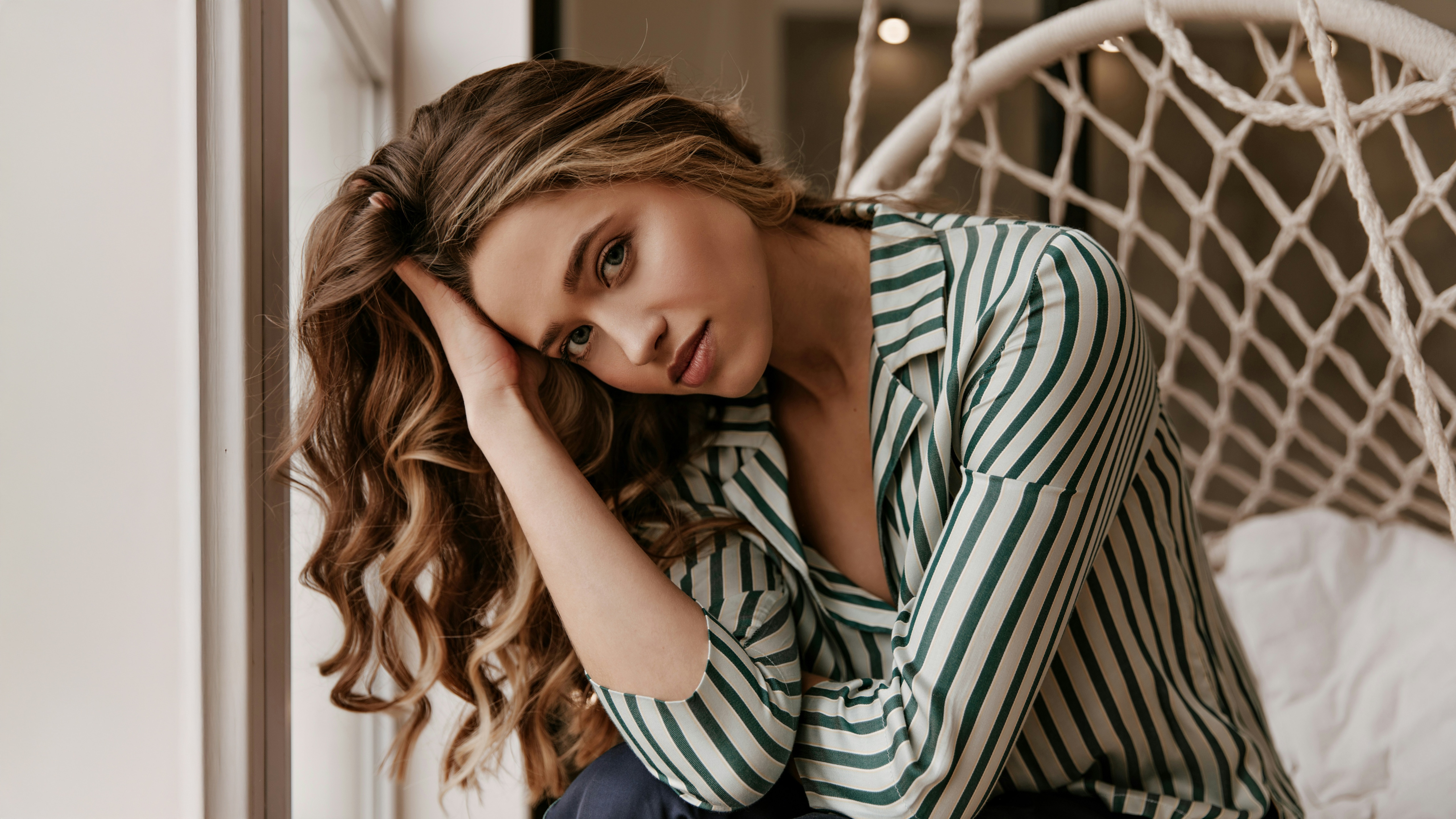 Girl with wavy hair sitting in a hammock chair HD Wallpaper