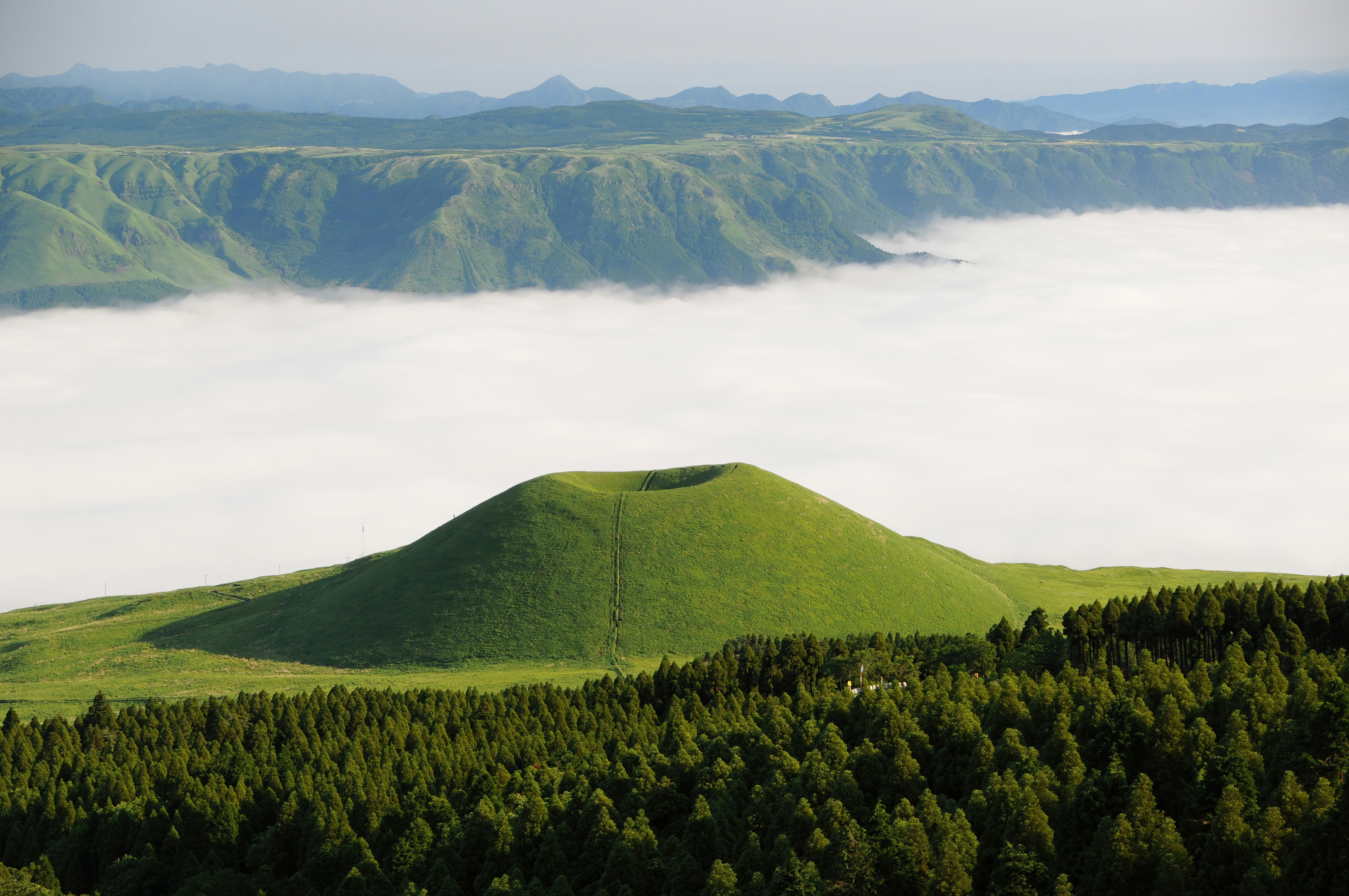 Green volcanic cone in a sea of clouds in Japan HD Wallpaper