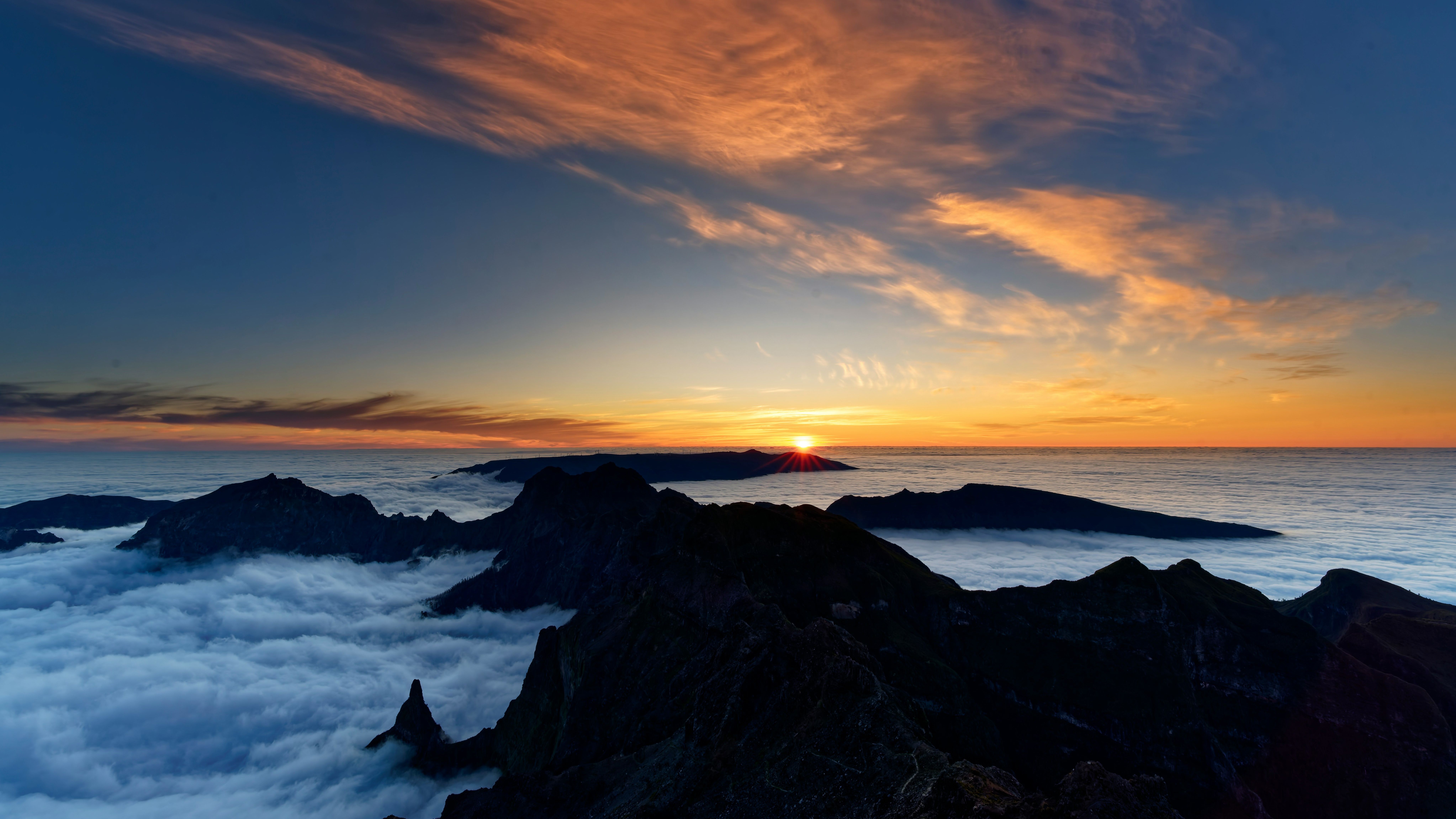 Sunset over the clouds at Pico Ruivo, Portugal HD Wallpaper