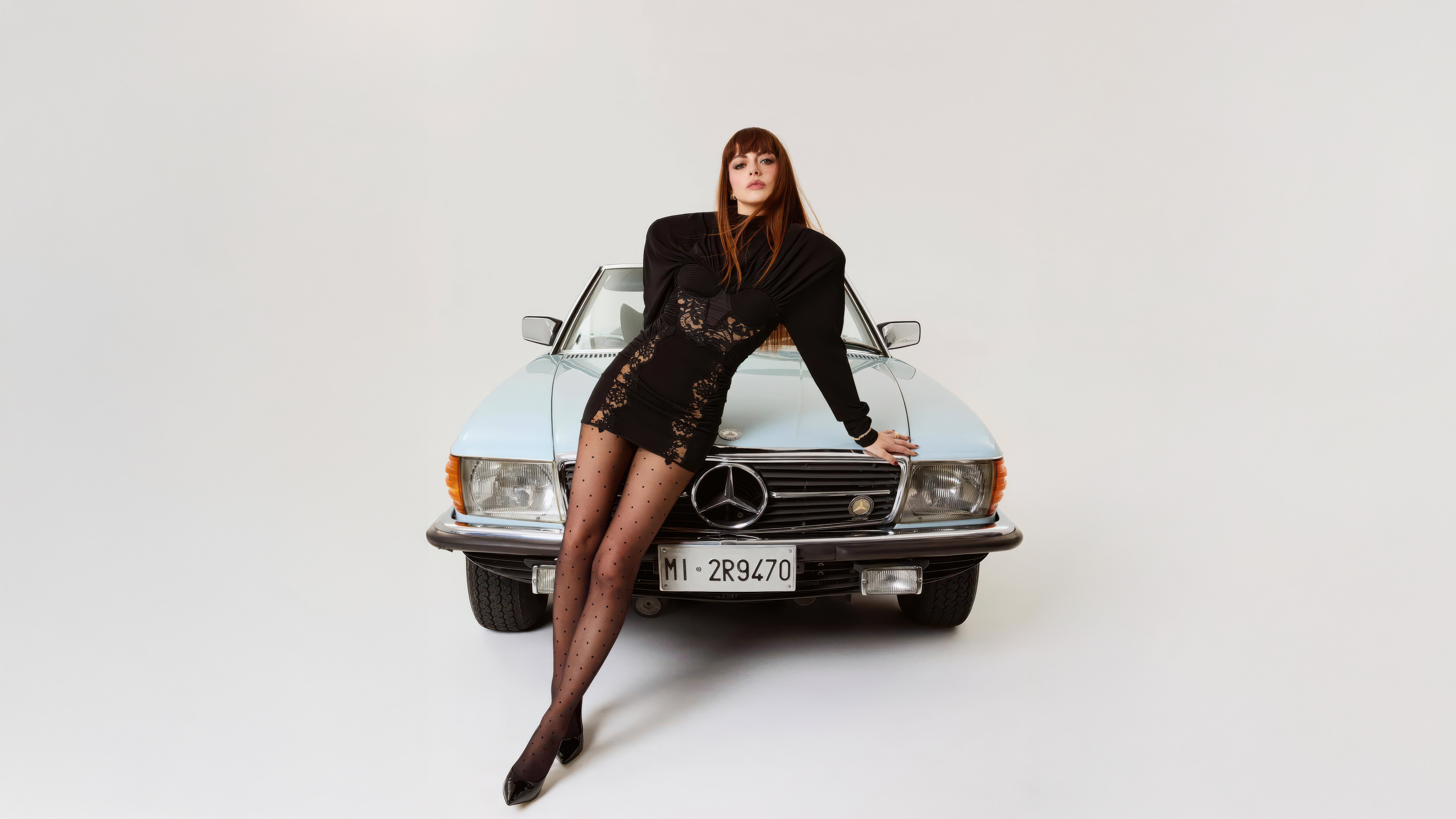 Annalisa leaning on a vintage Mercedes-Benz HD Wallpaper