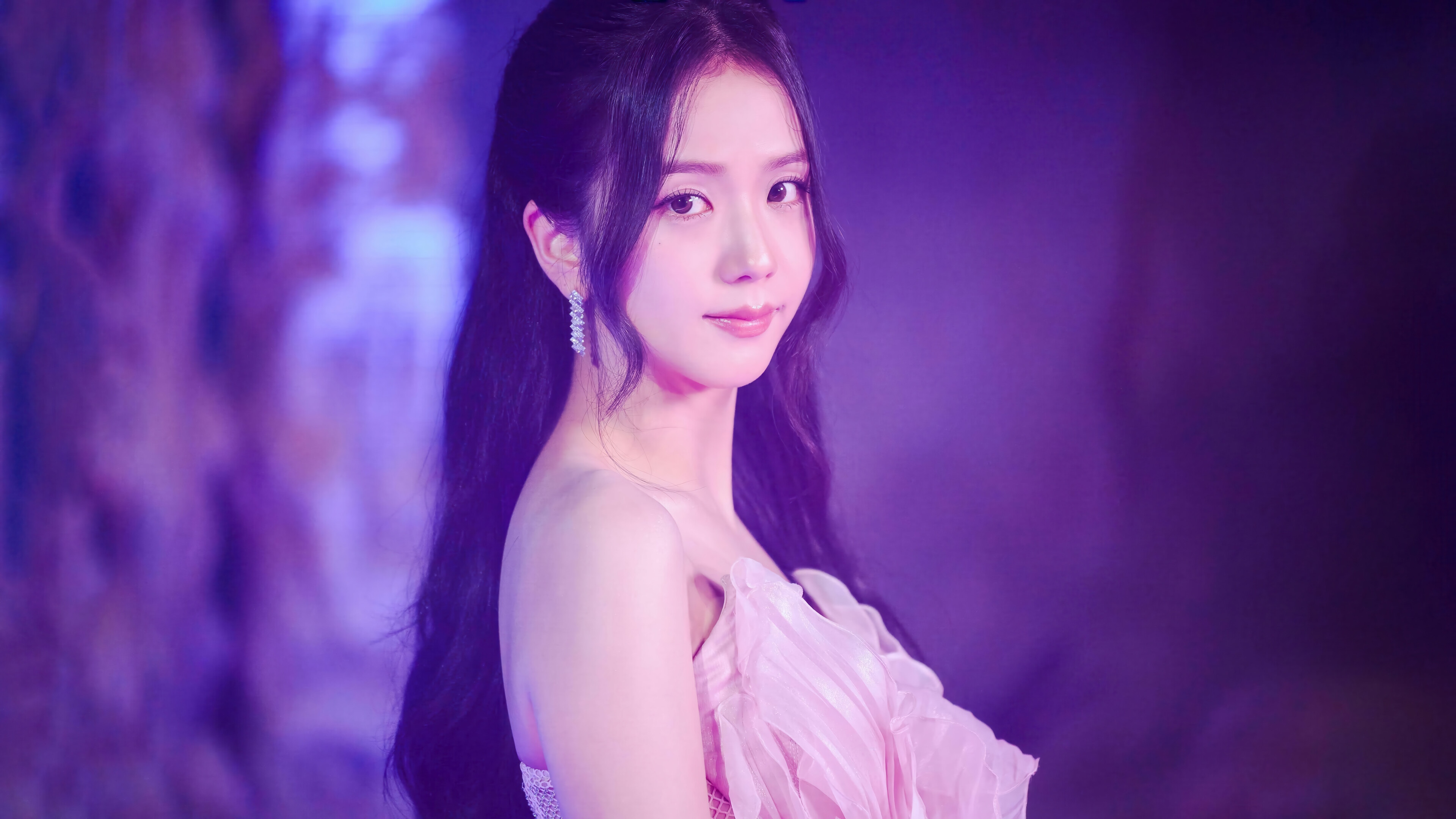 BLACKPINK Jisoo in a pink dress with diamond earrings HD Wallpaper