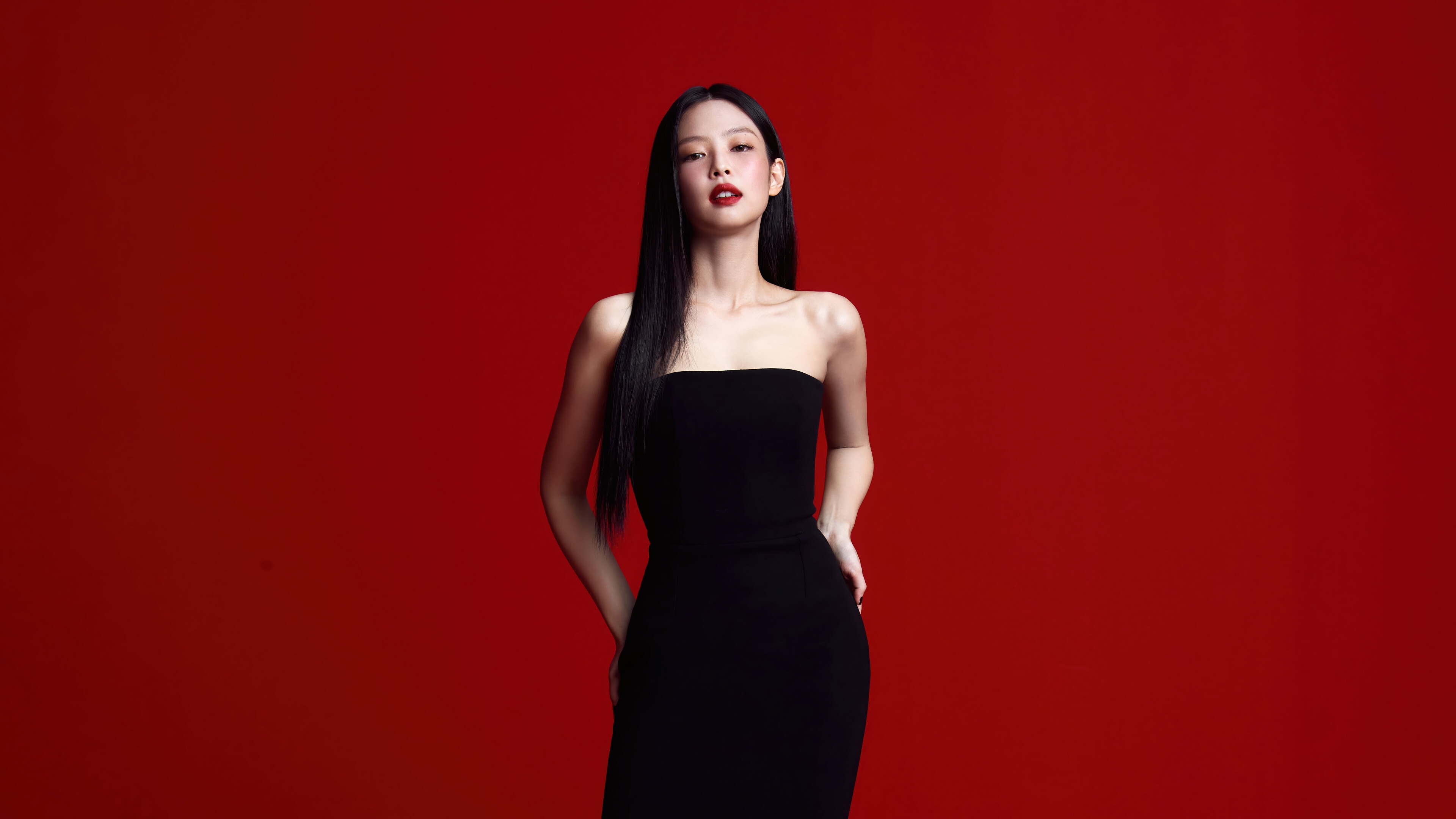 Jennie from BLACKPINK in a black dress HD Wallpaper