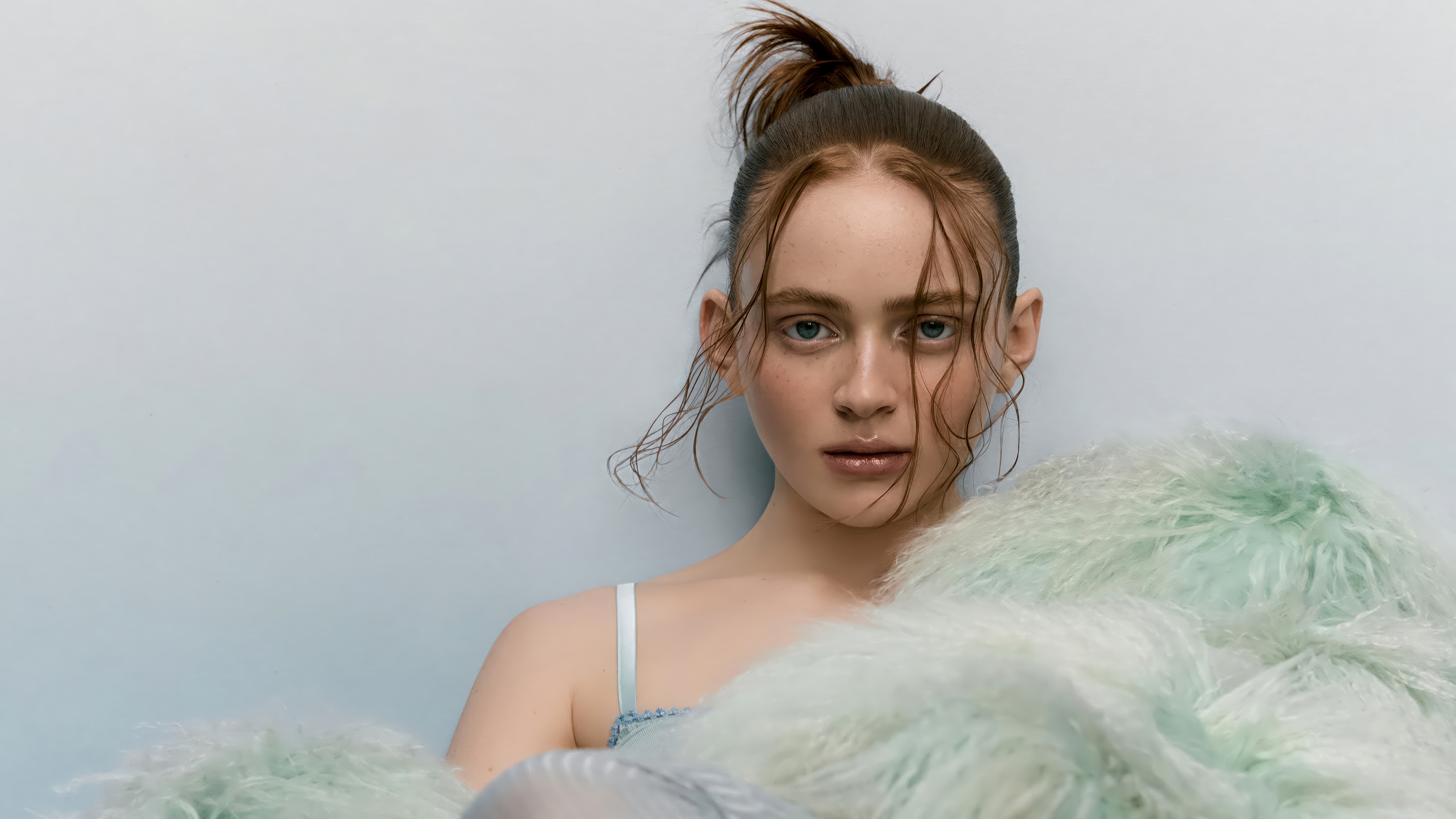 Sadie Sink in a light blue top with a fluffy boa HD Wallpaper