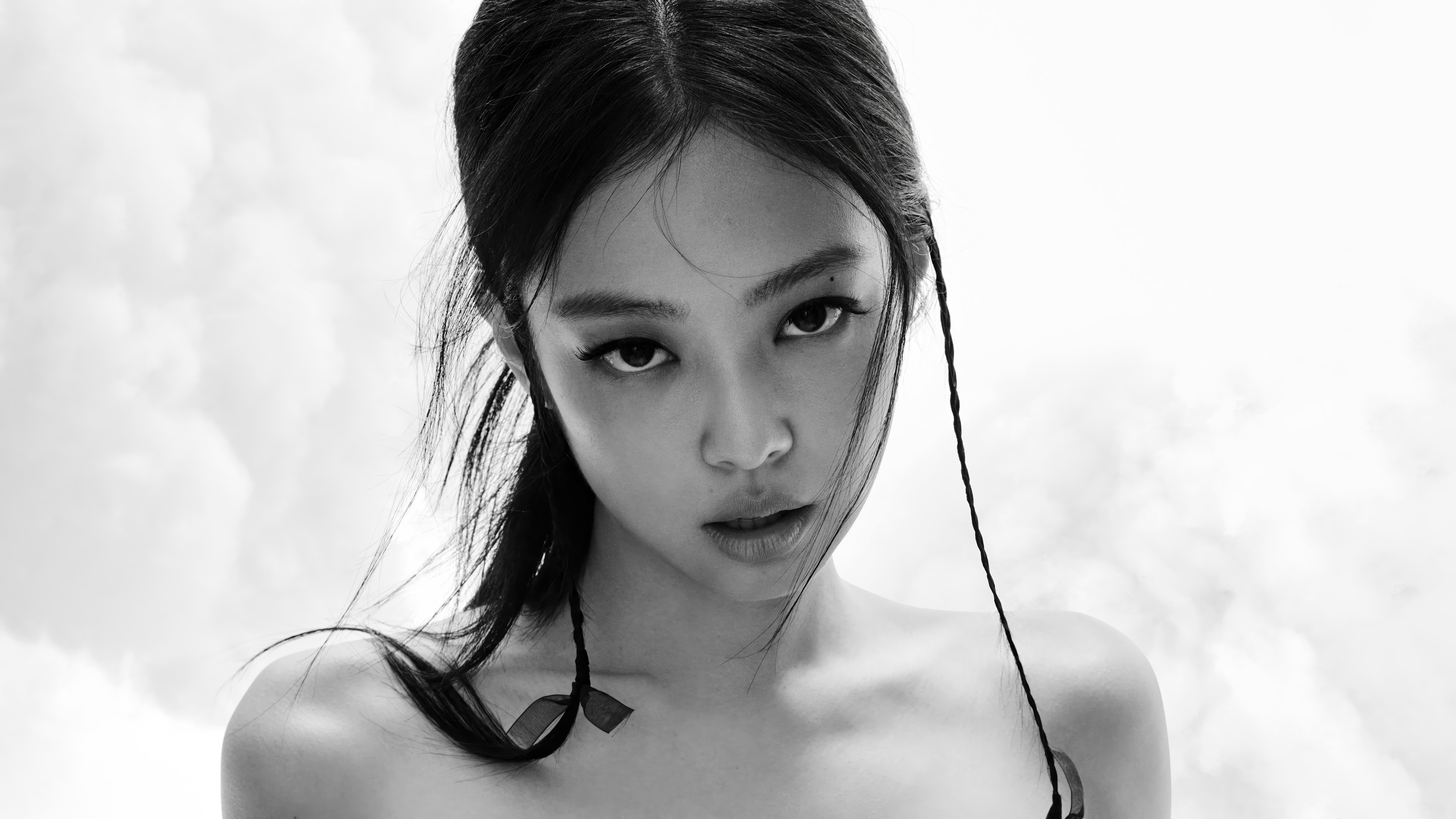 Jennie from BLACKPINK in monochrome 4K HD Wallpaper