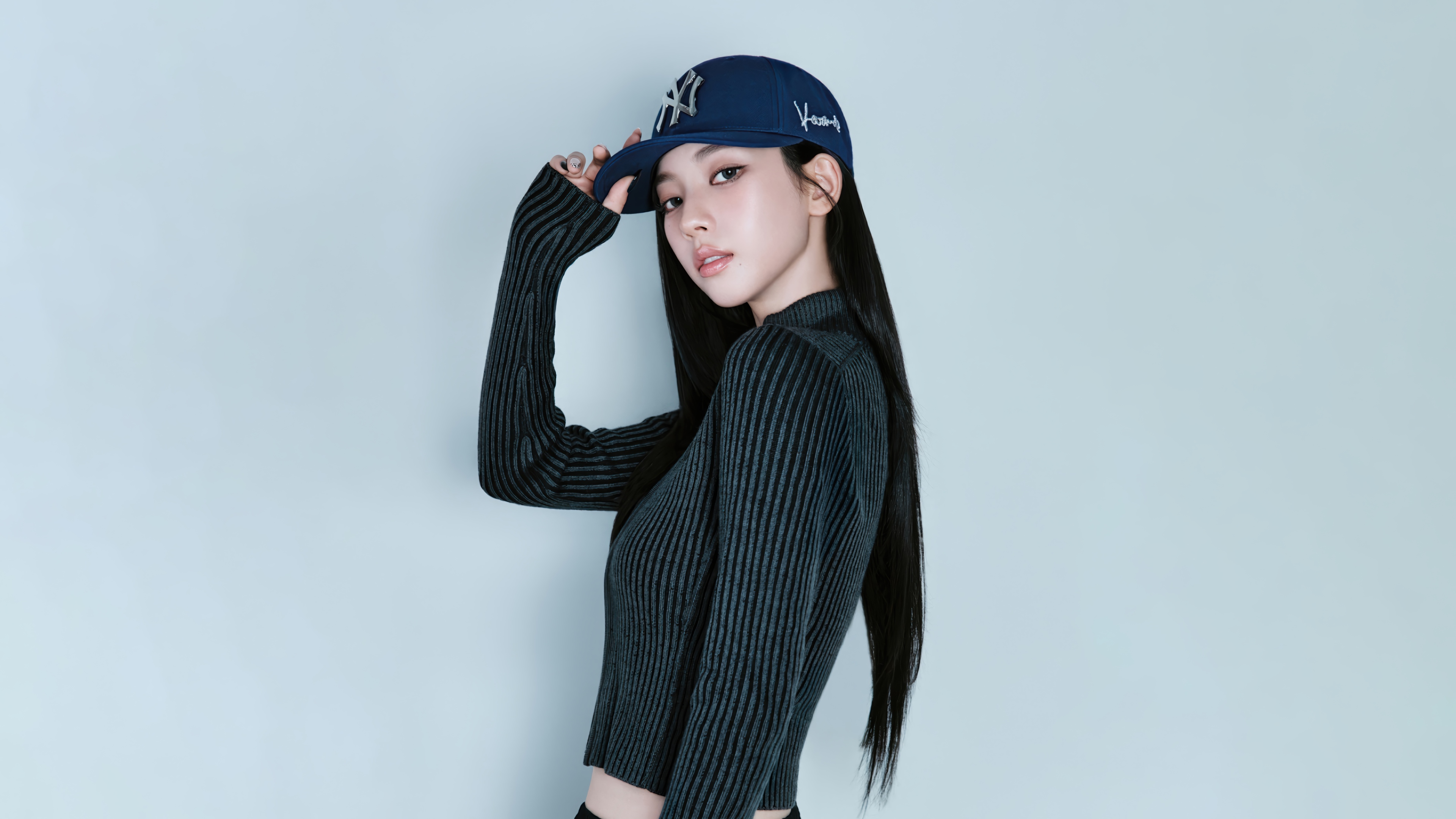 Karina from Aespa wearing a New York Yankees cap HD Wallpaper