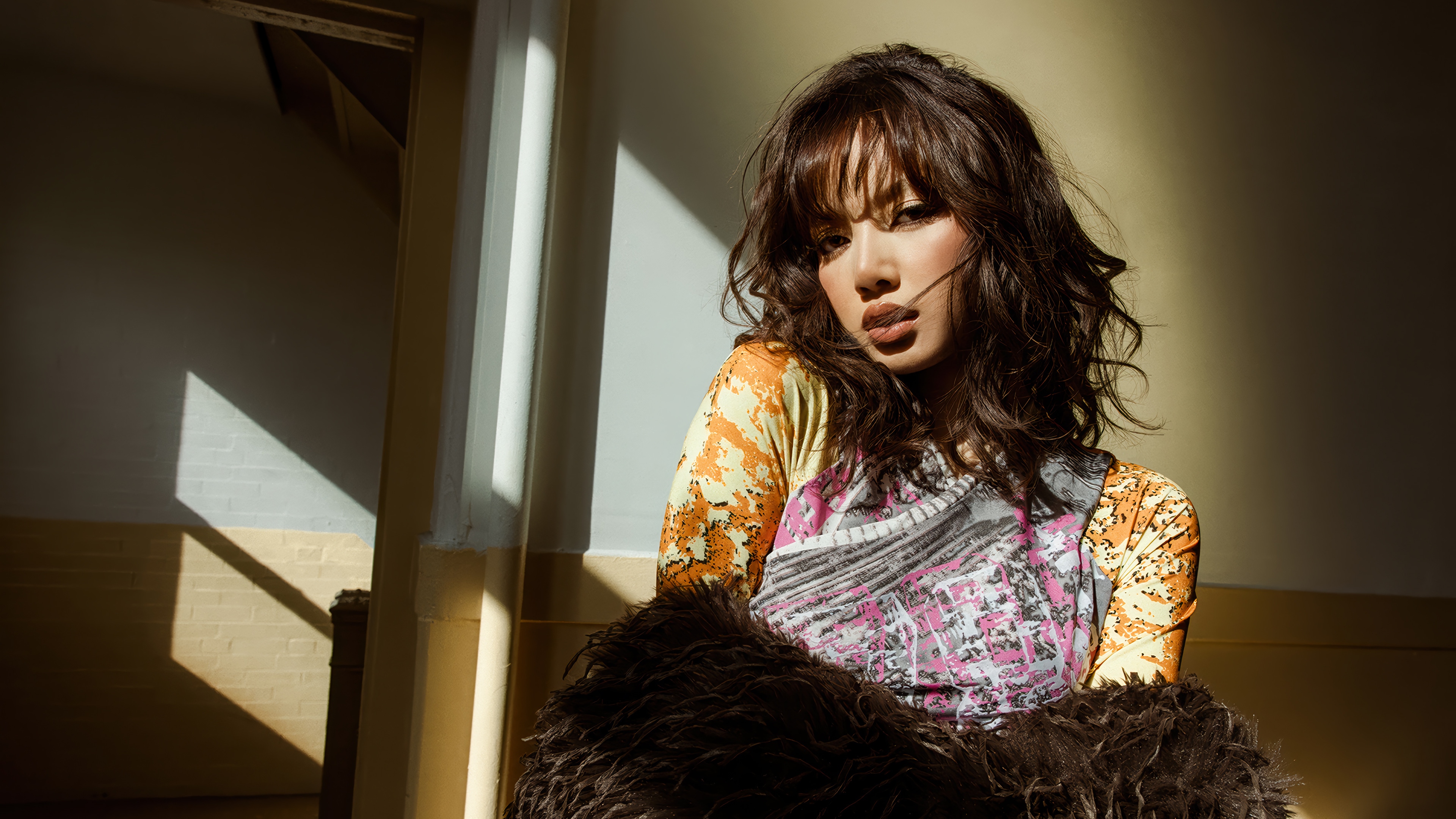 Lisa from BLACKPINK in a patterned top and fur coat HD Wallpaper