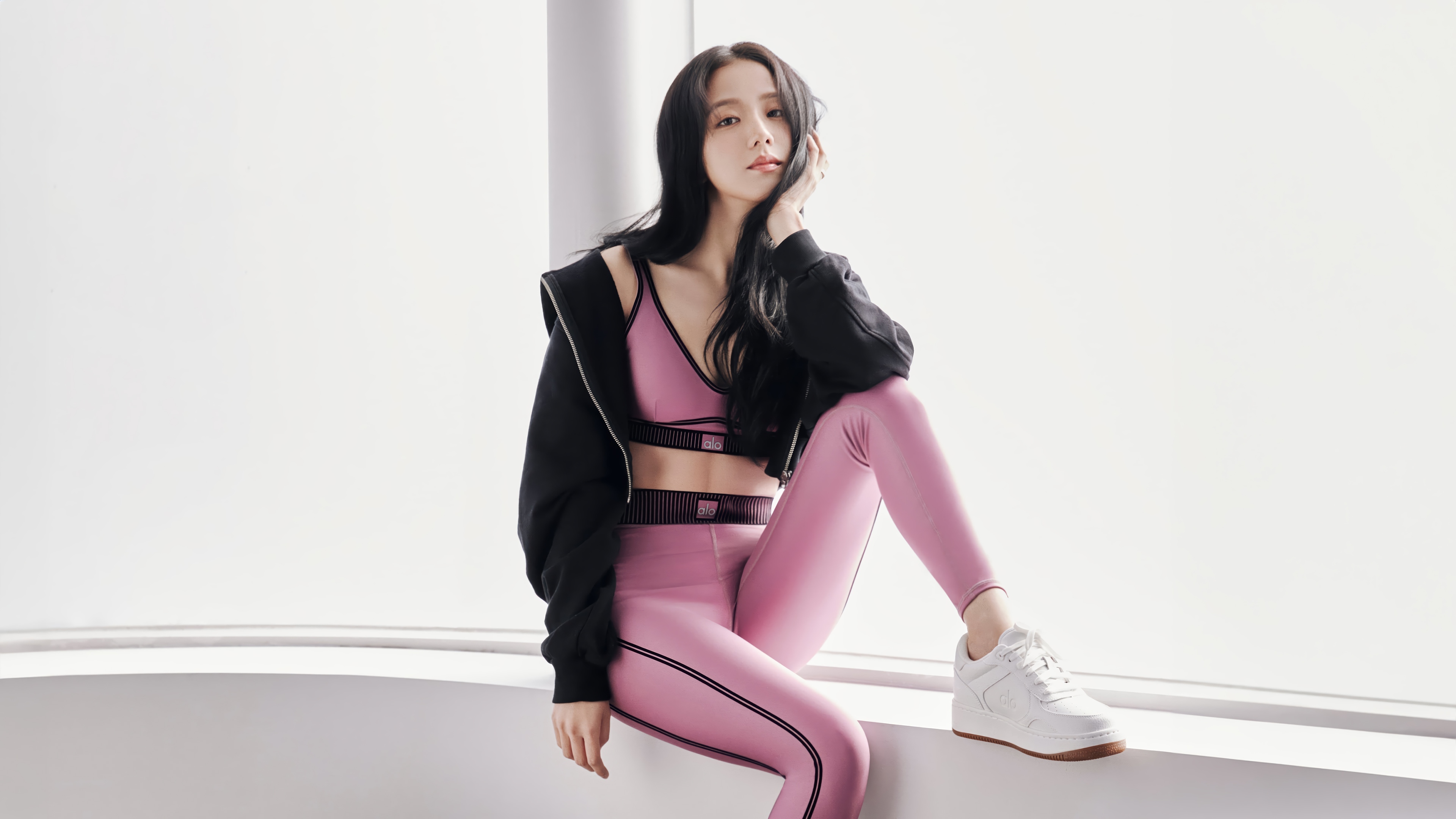 Jisoo from BLACKPINK in pink athletic wear HD Wallpaper