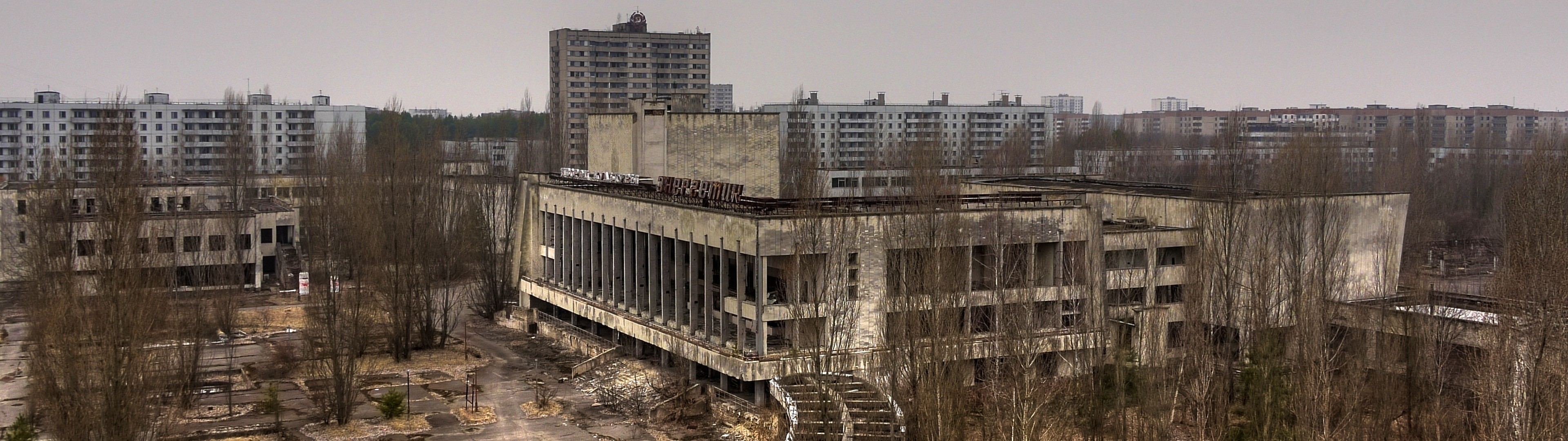 Abandoned buildings in Pripyat HD Wallpaper