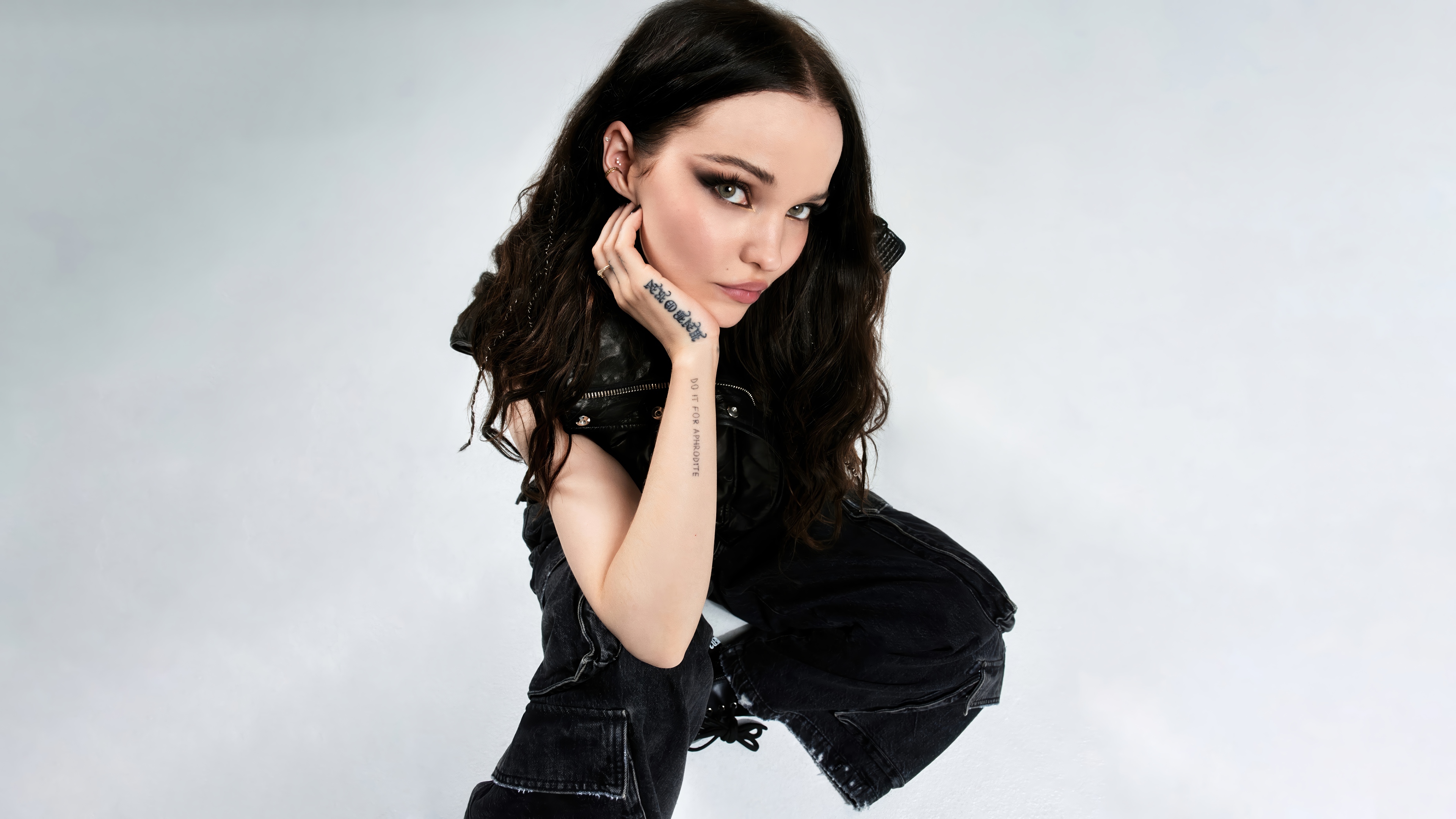 Dove Cameron in black outfit HD Wallpaper