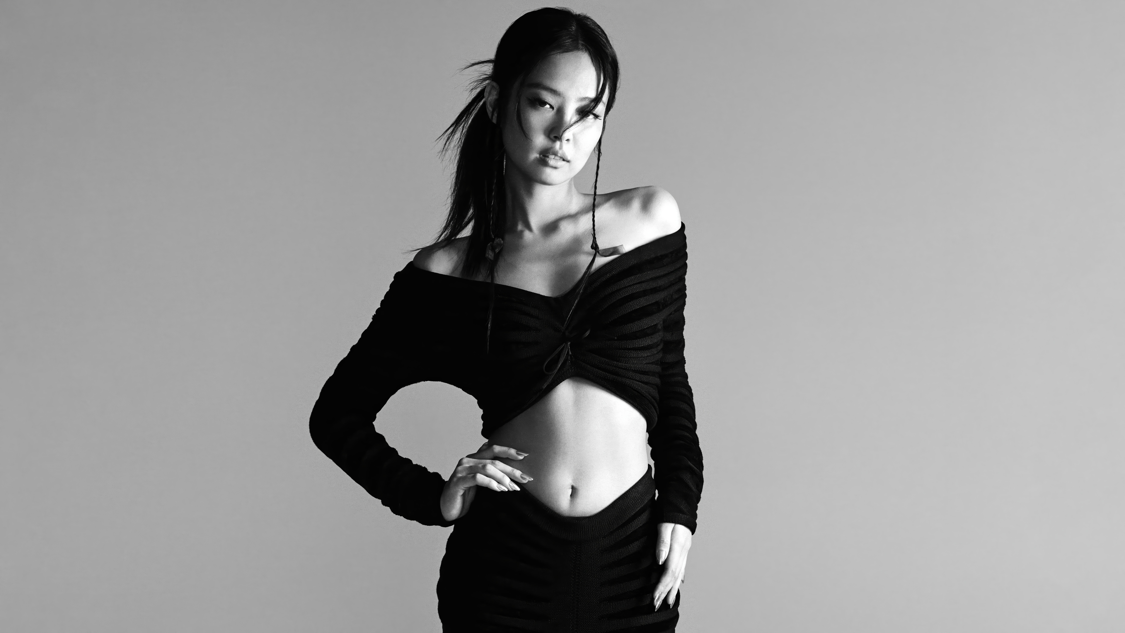 Jennie from BLACKPINK in black outfit HD Wallpaper