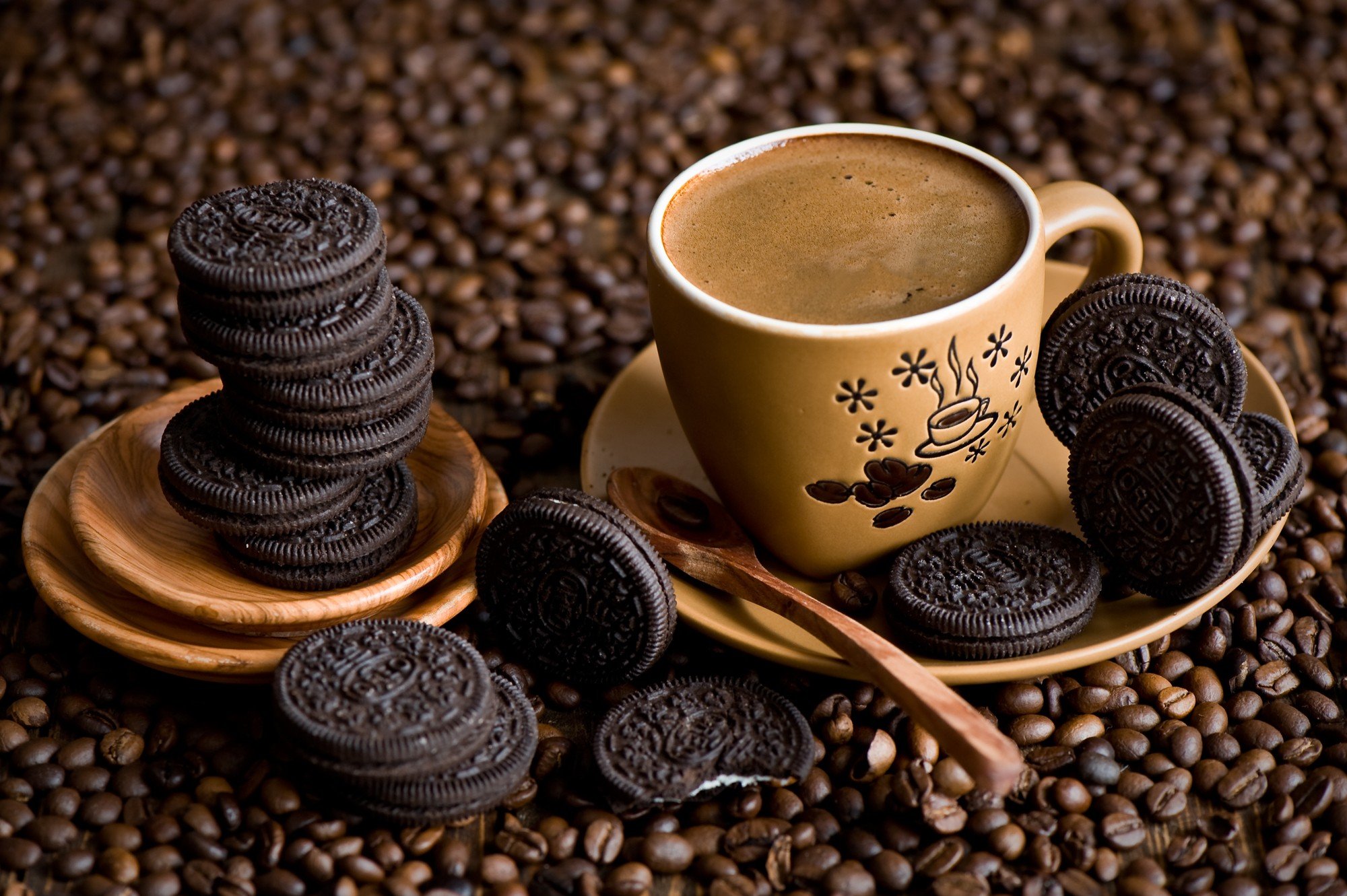 Coffee cup with Oreos and coffee beans HD Wallpaper