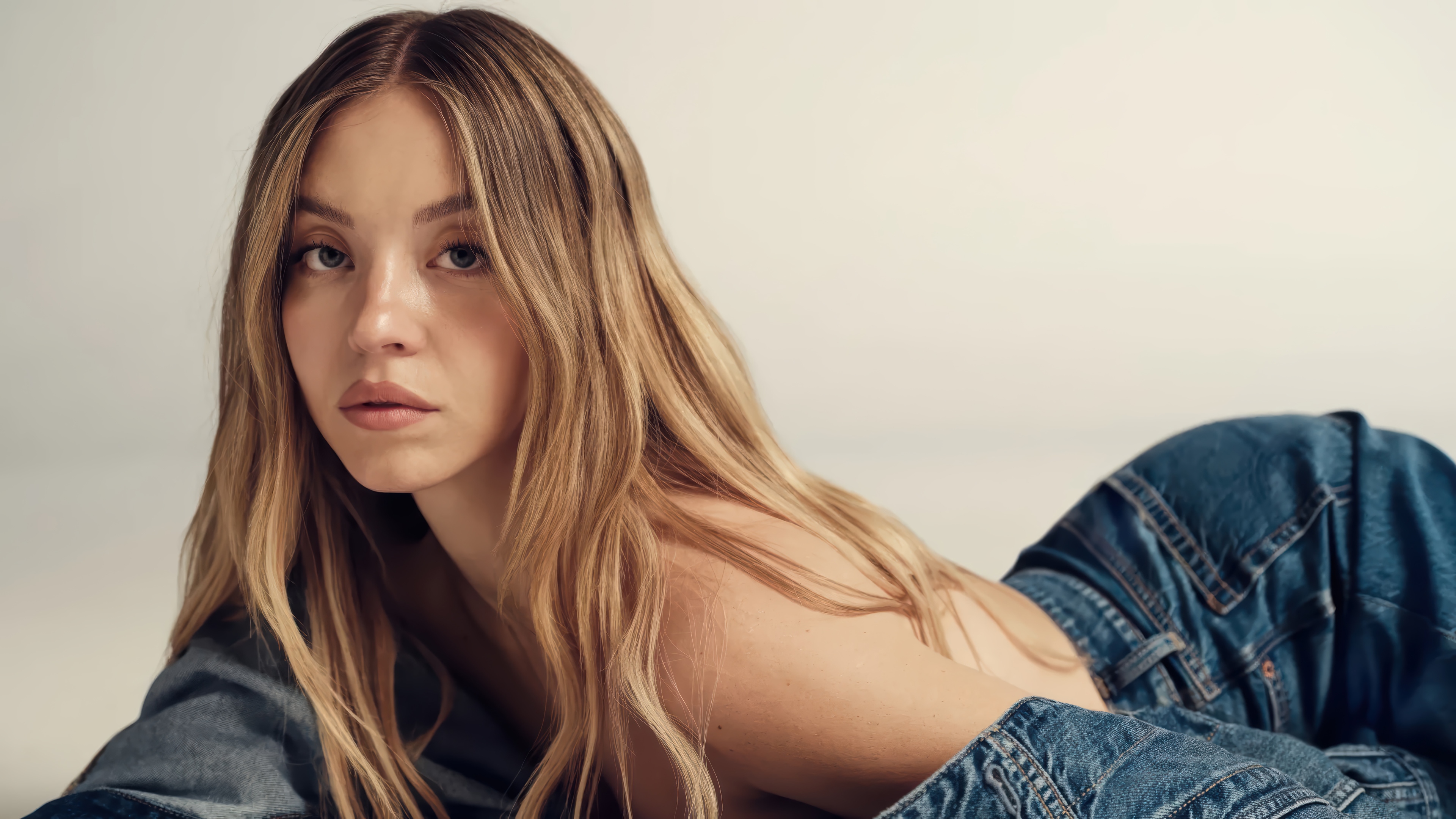 Sydney Sweeney in Denim HD Wallpaper