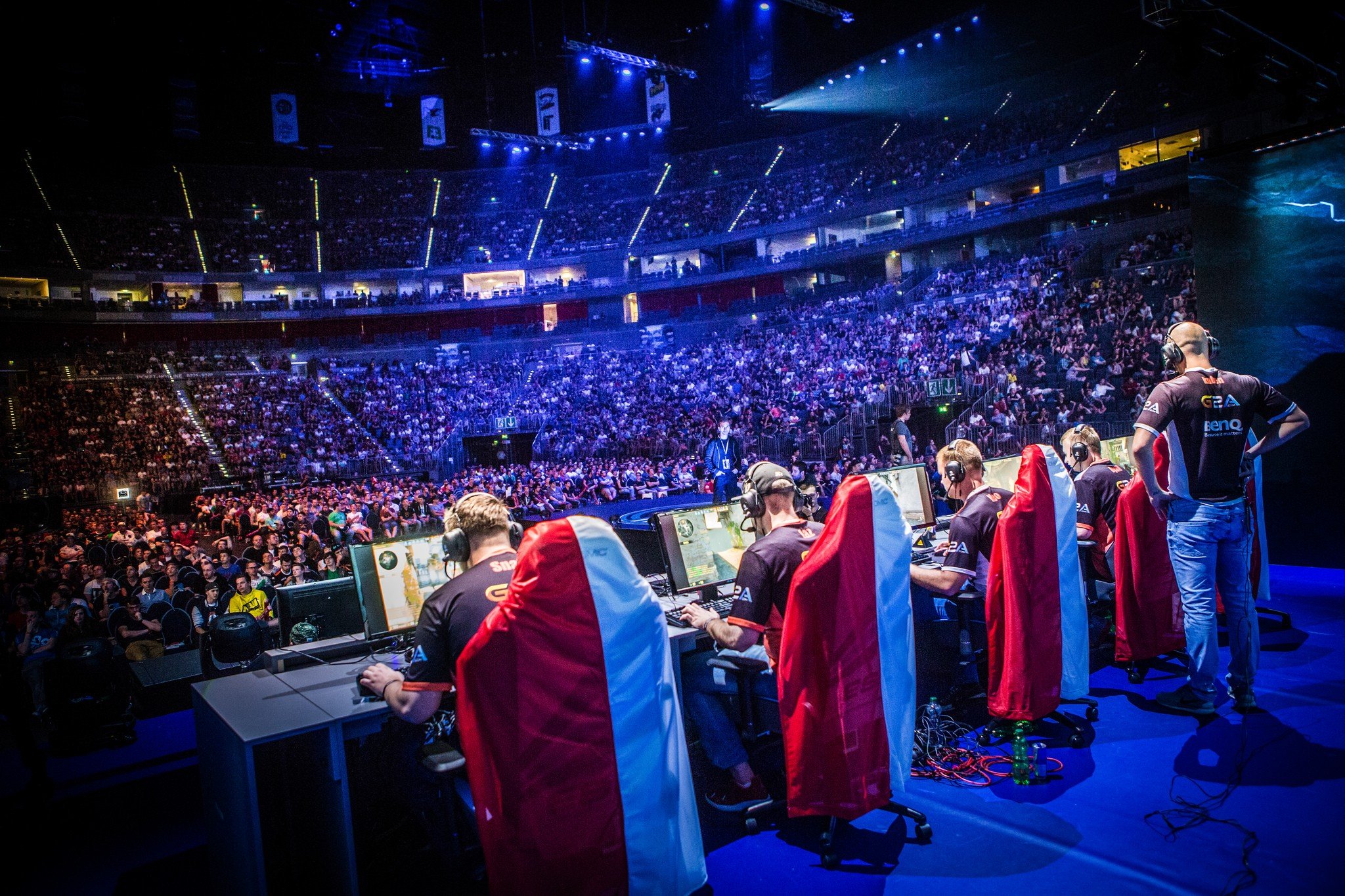 Virtus.pro players at ESL One Poland HD Wallpaper