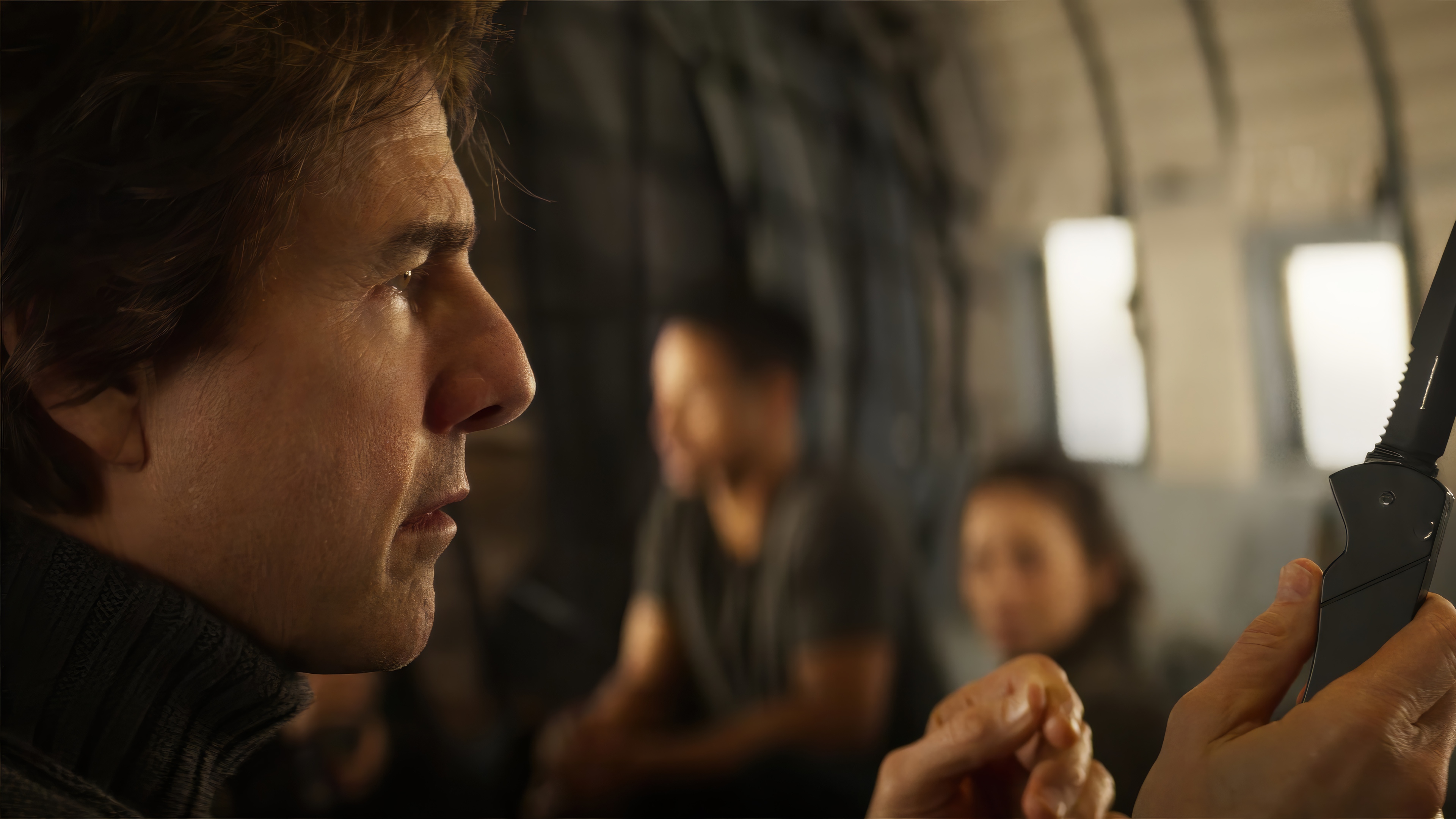 Mission: Impossible 4K Tom Cruise with Knife HD Wallpaper