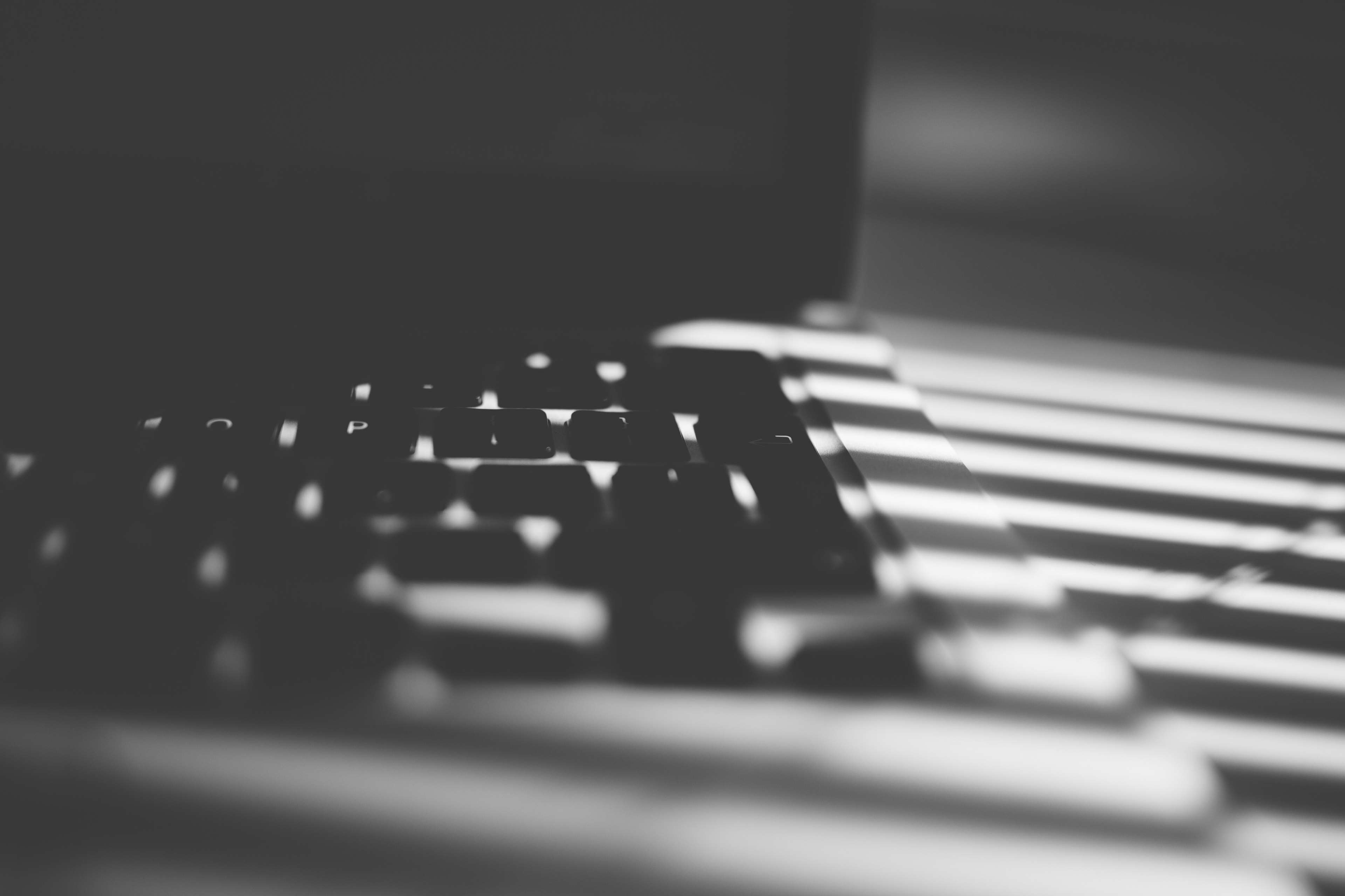 Keyboard with striped light and shadow HD Wallpaper