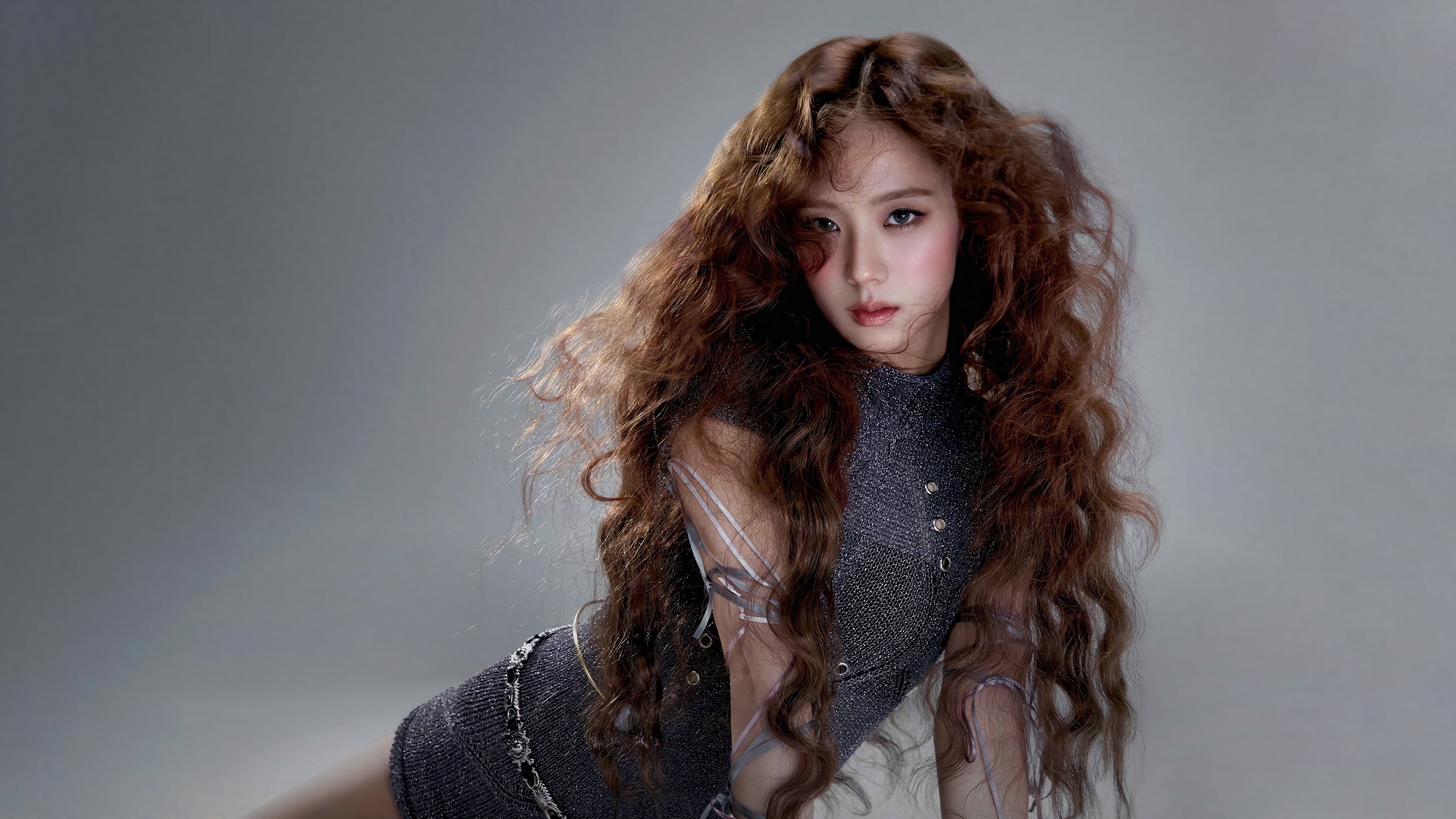 Jisoo from BLACKPINK with curly hair HD Wallpaper