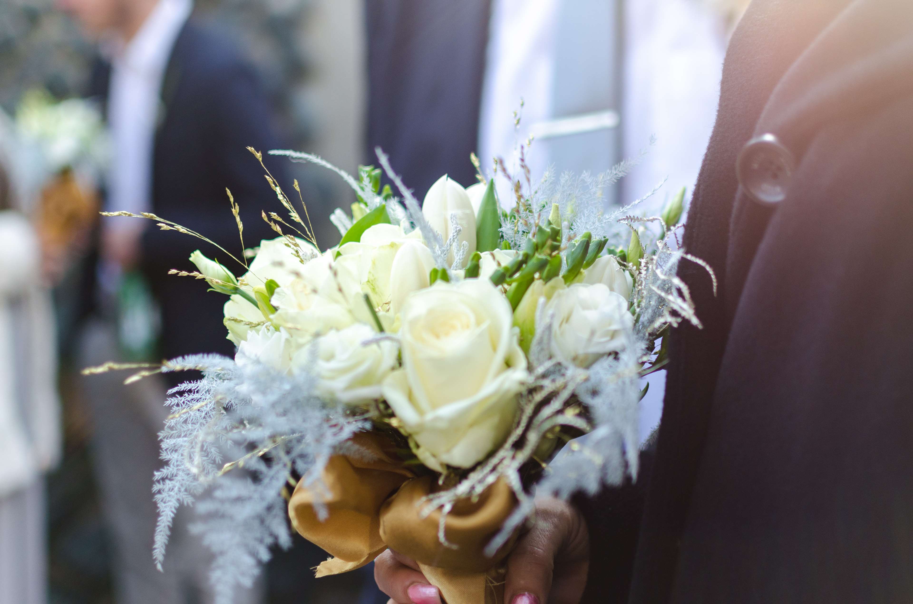 White rose bouquet held by a person at a wedding HD Wallpaper