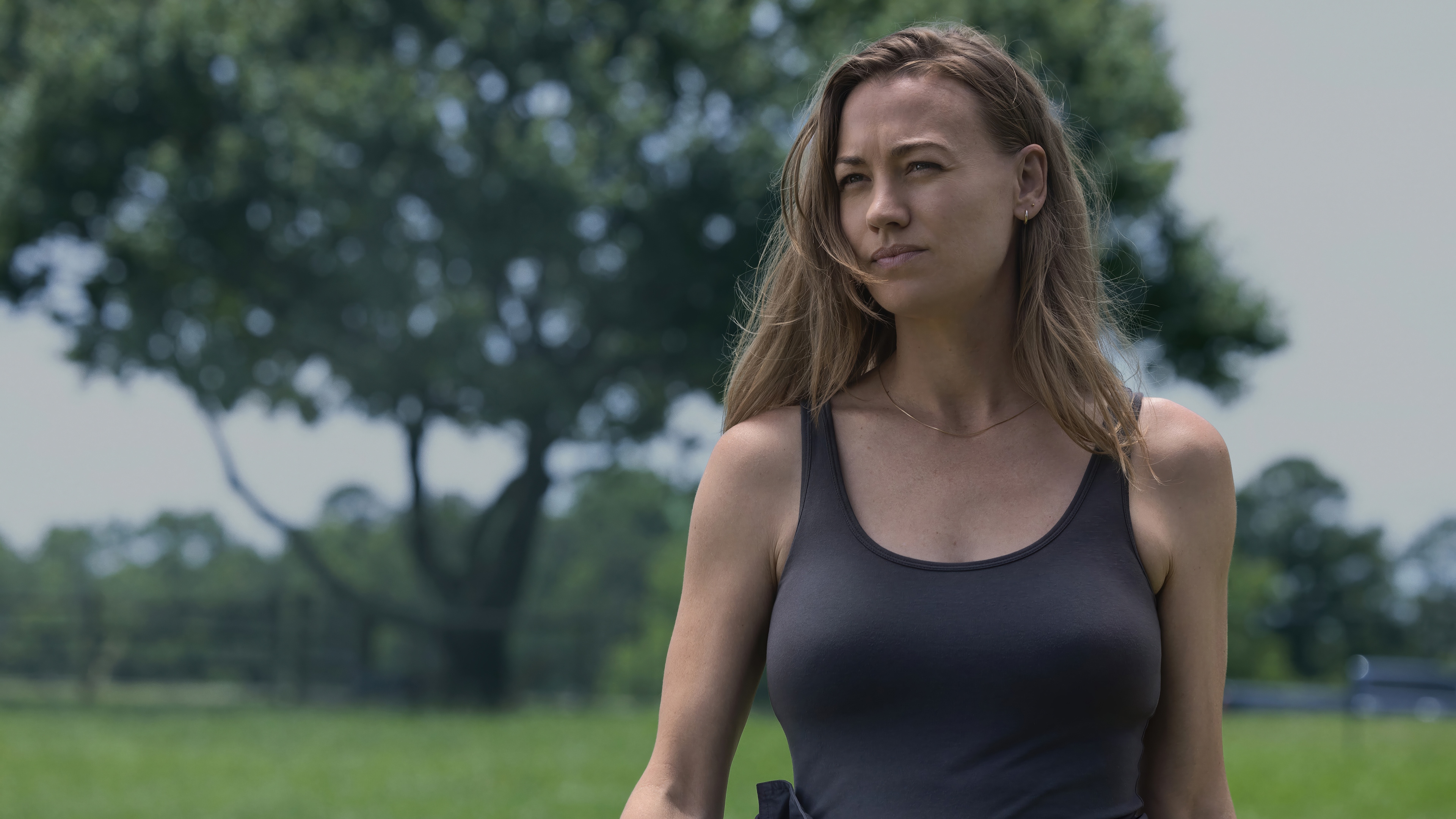 Yvonne Strahovski in 4K HD Wallpaper