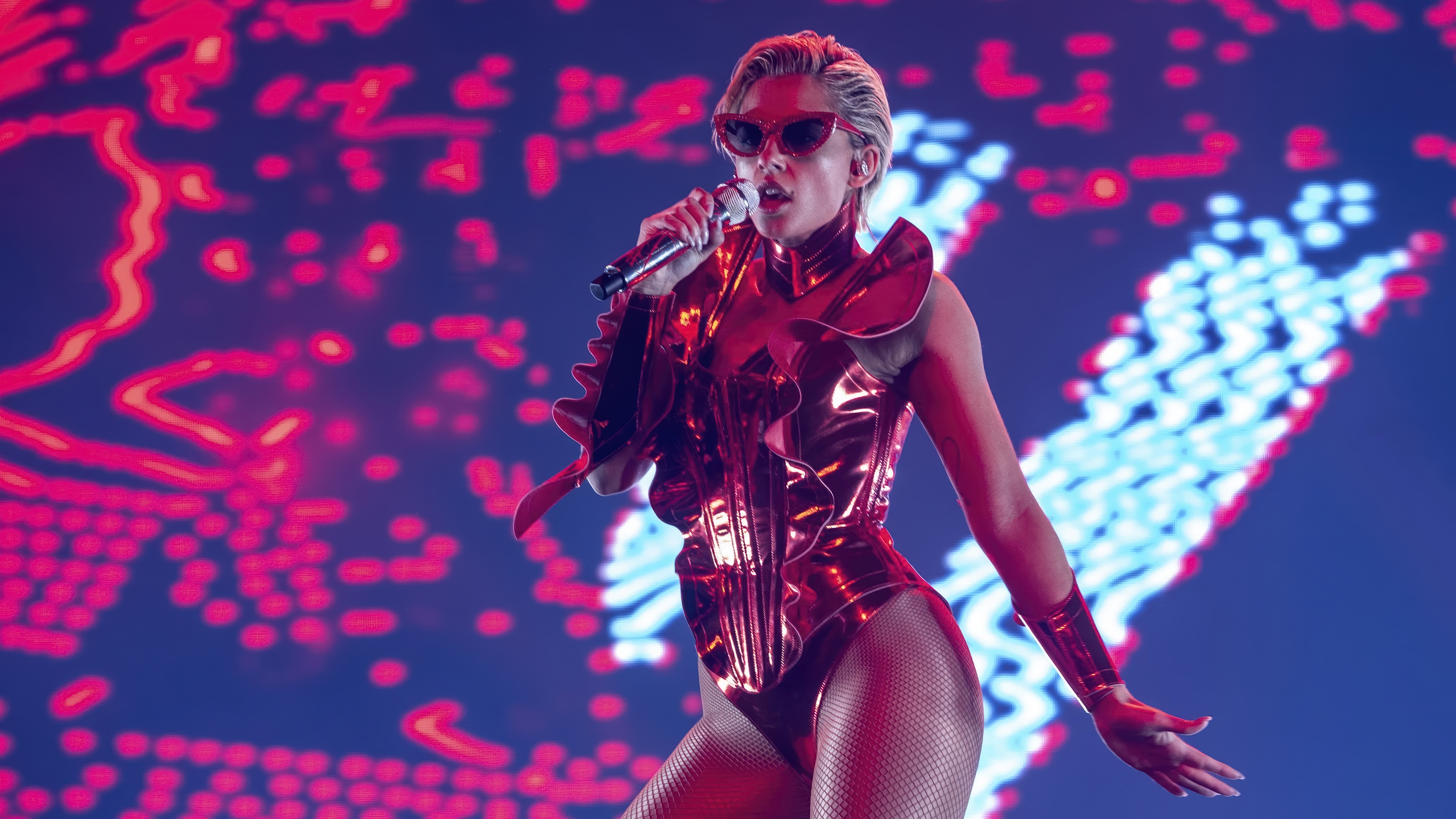 Naomi Scott performing in a metallic red outfit HD Wallpaper