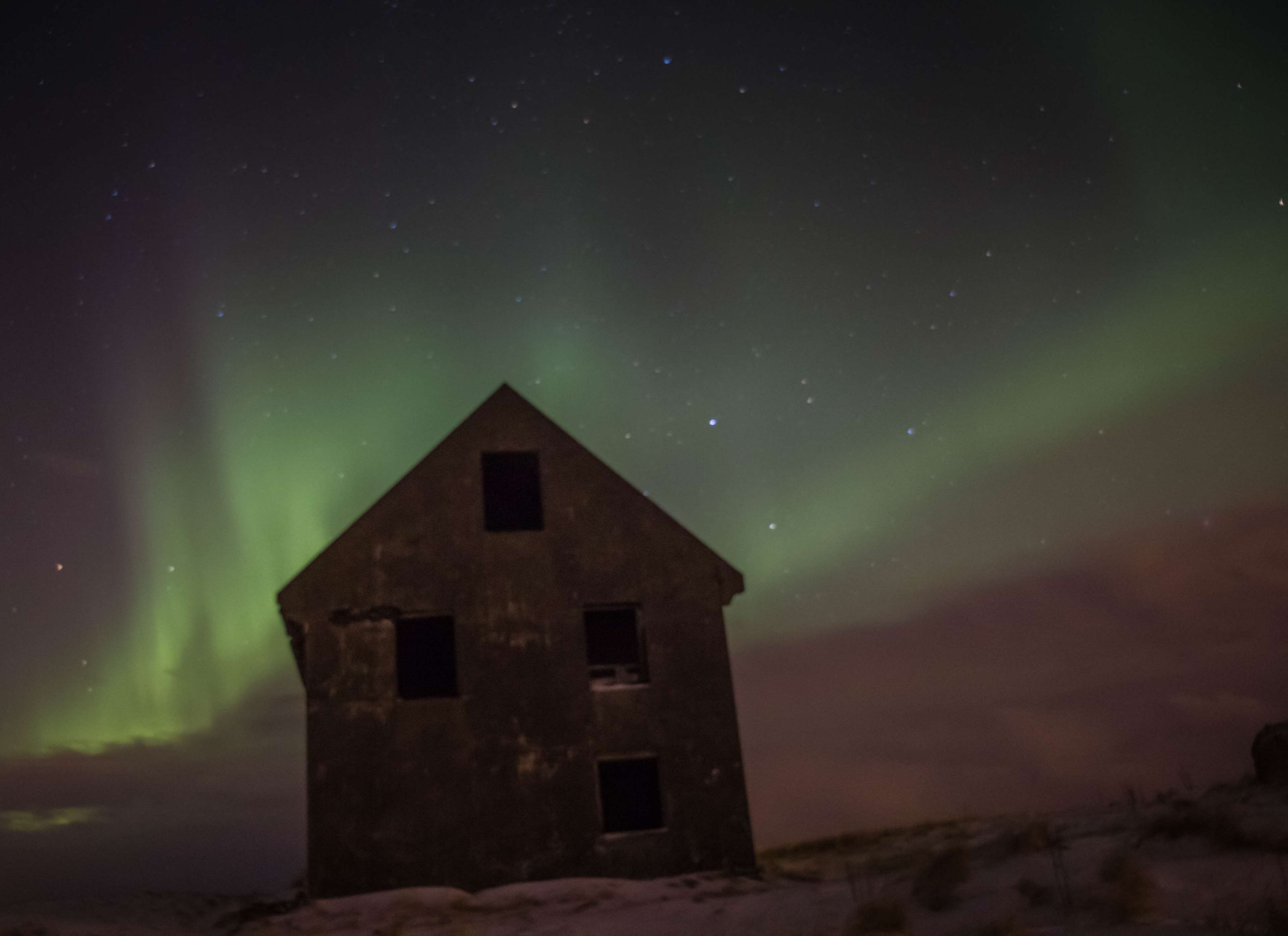 Abandoned house under the aurora borealis in Iceland HD Wallpaper