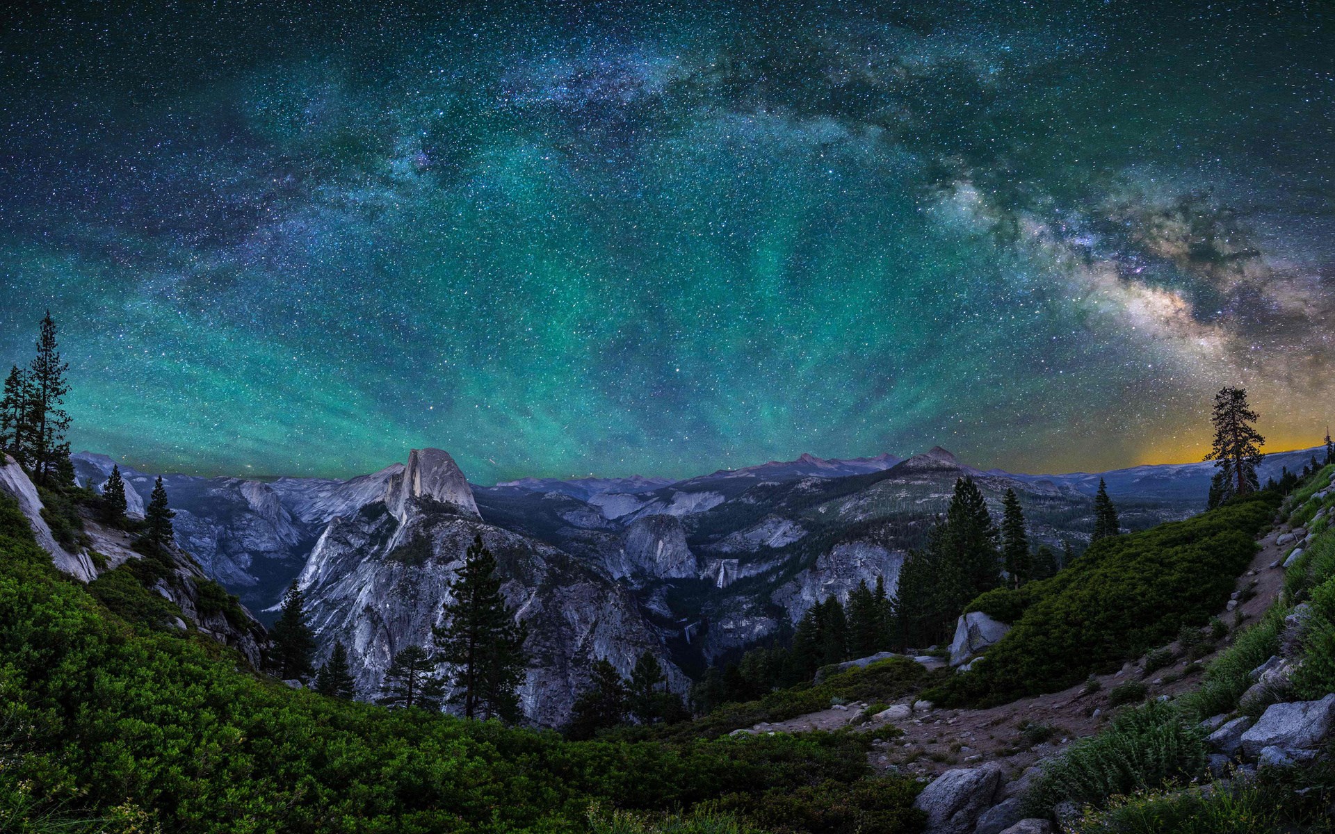 Yosemite National Park under the Milky Way and Aurora HD Wallpaper
