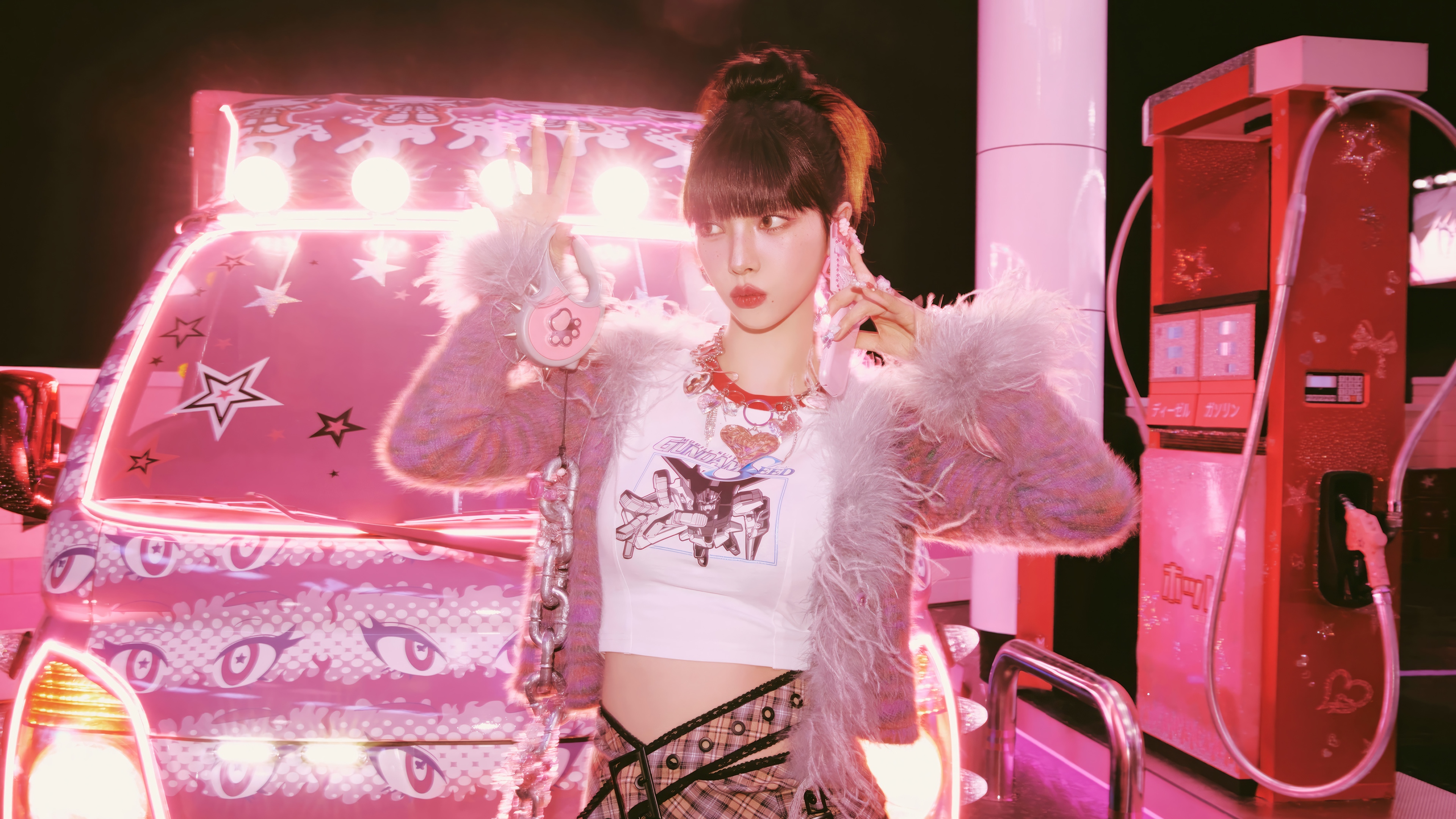 Karina from Aespa in a pink, retro-themed setting HD Wallpaper