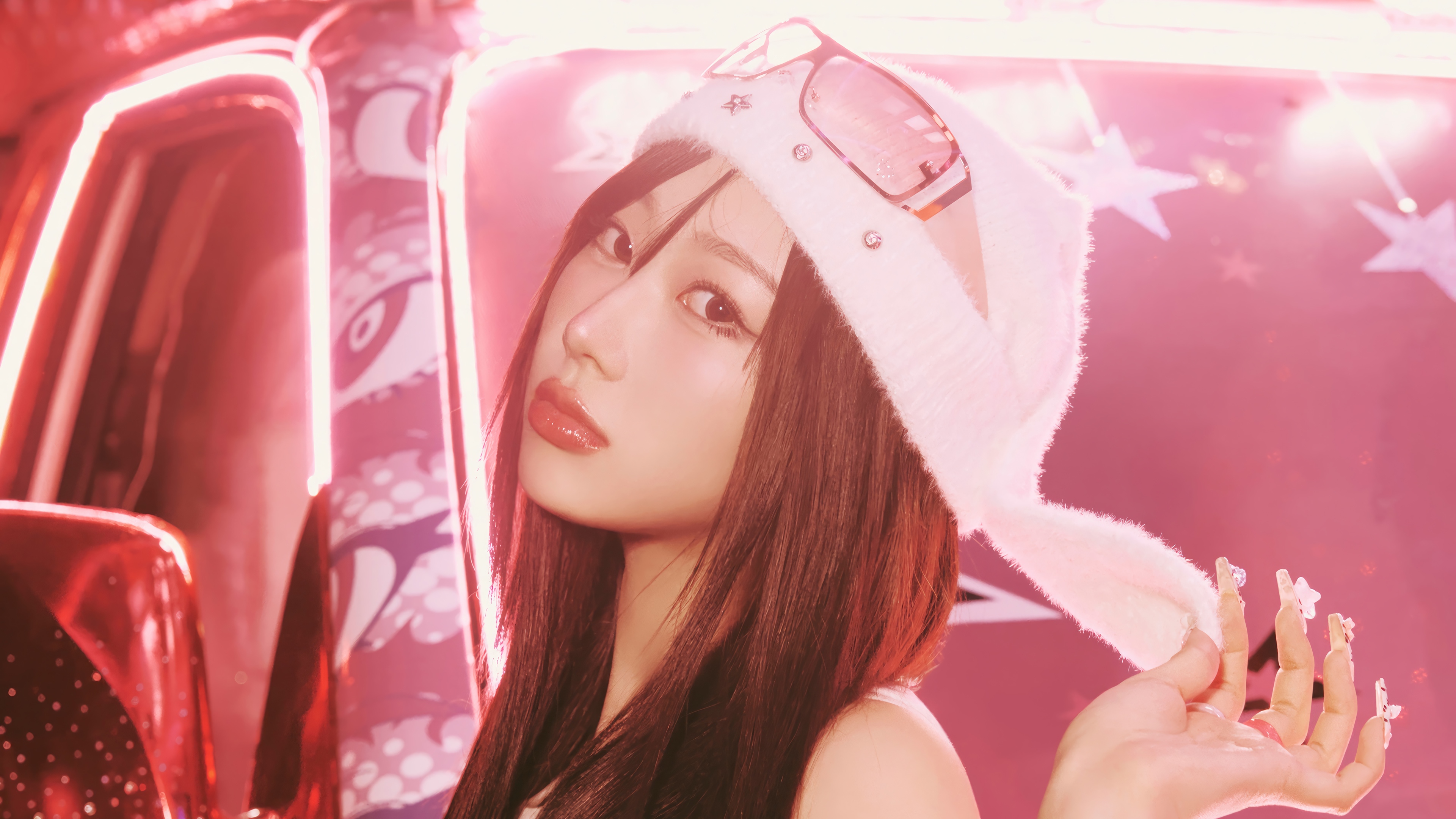 Giselle from Aespa wearing a fuzzy hat HD Wallpaper