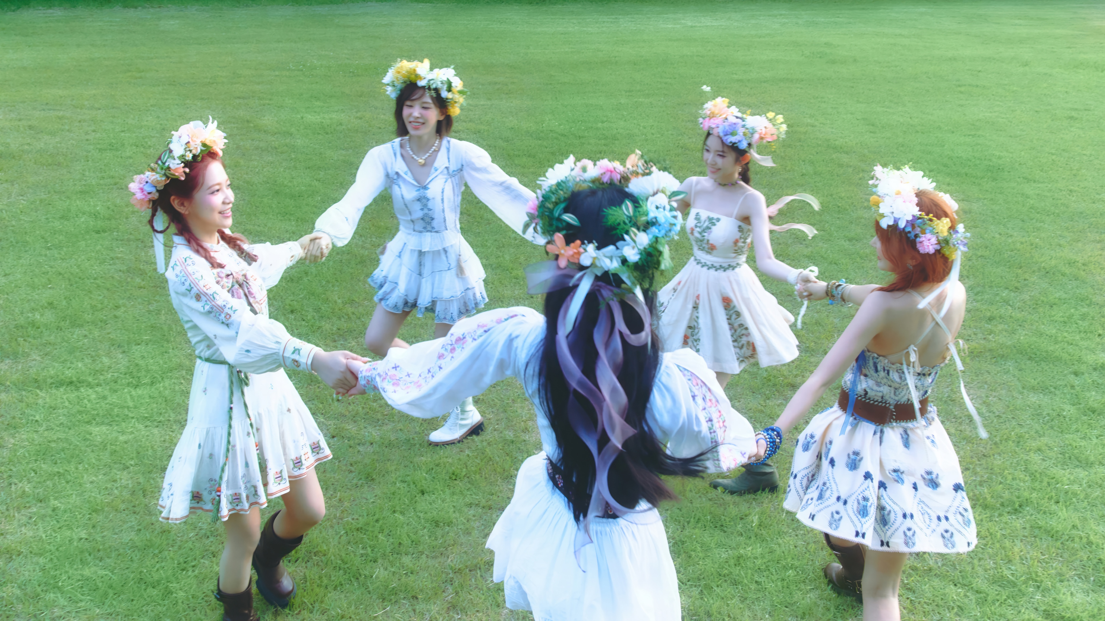Red Velvet members dancing in a circle HD Wallpaper