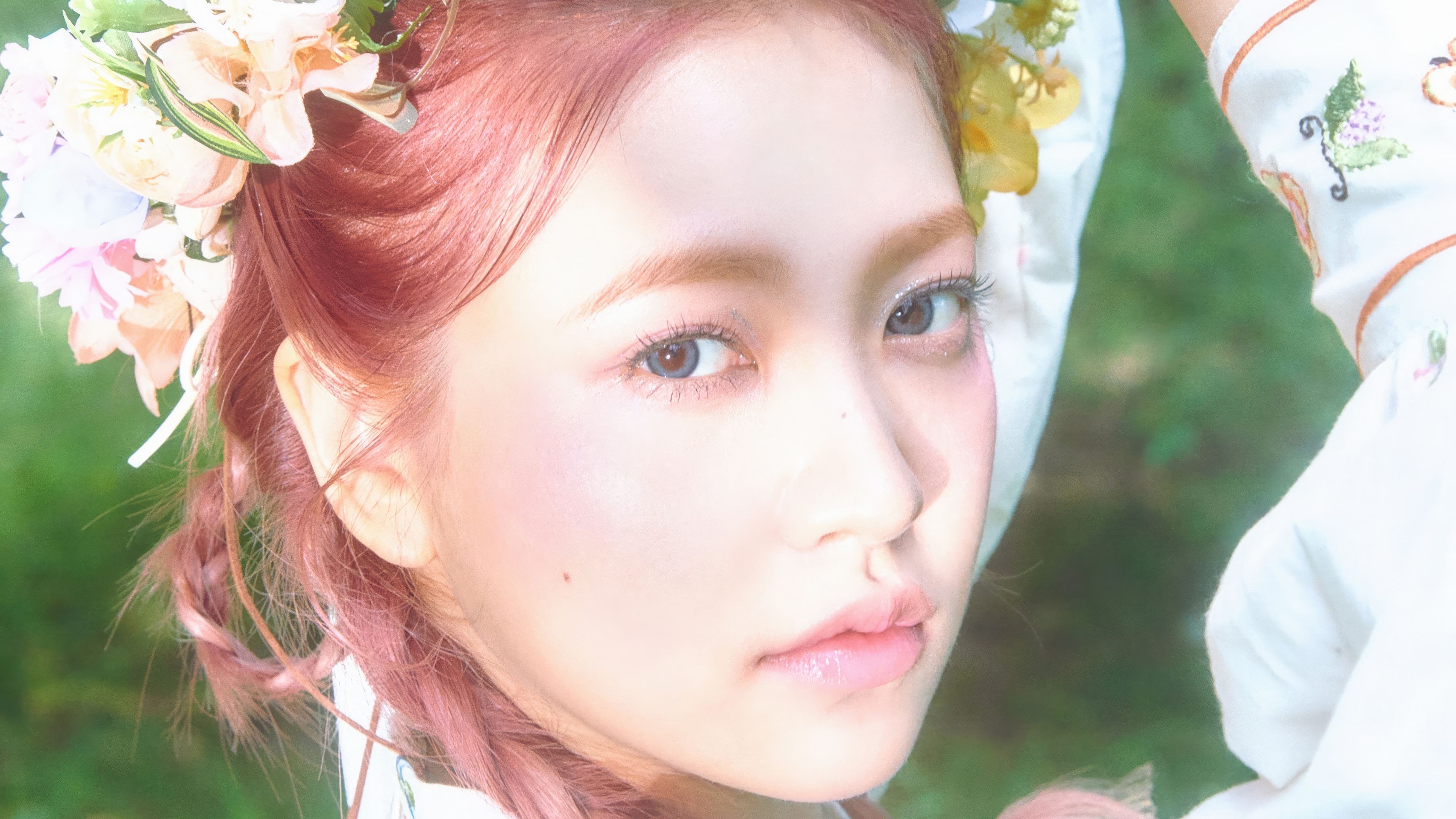 Yeri from Red Velvet with flowers in her hair HD Wallpaper