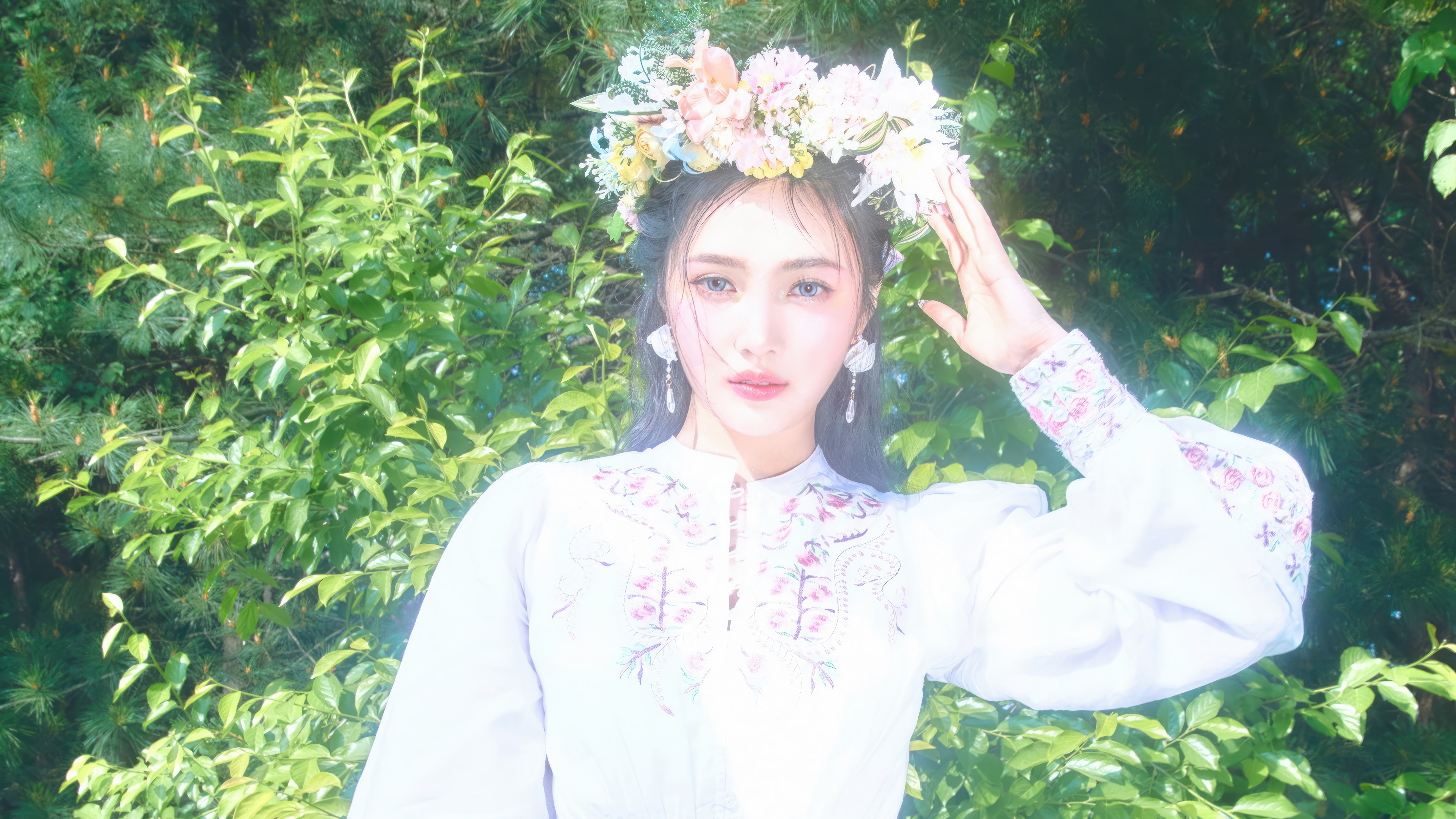 Joy from Red Velvet wearing a flower crown HD Wallpaper