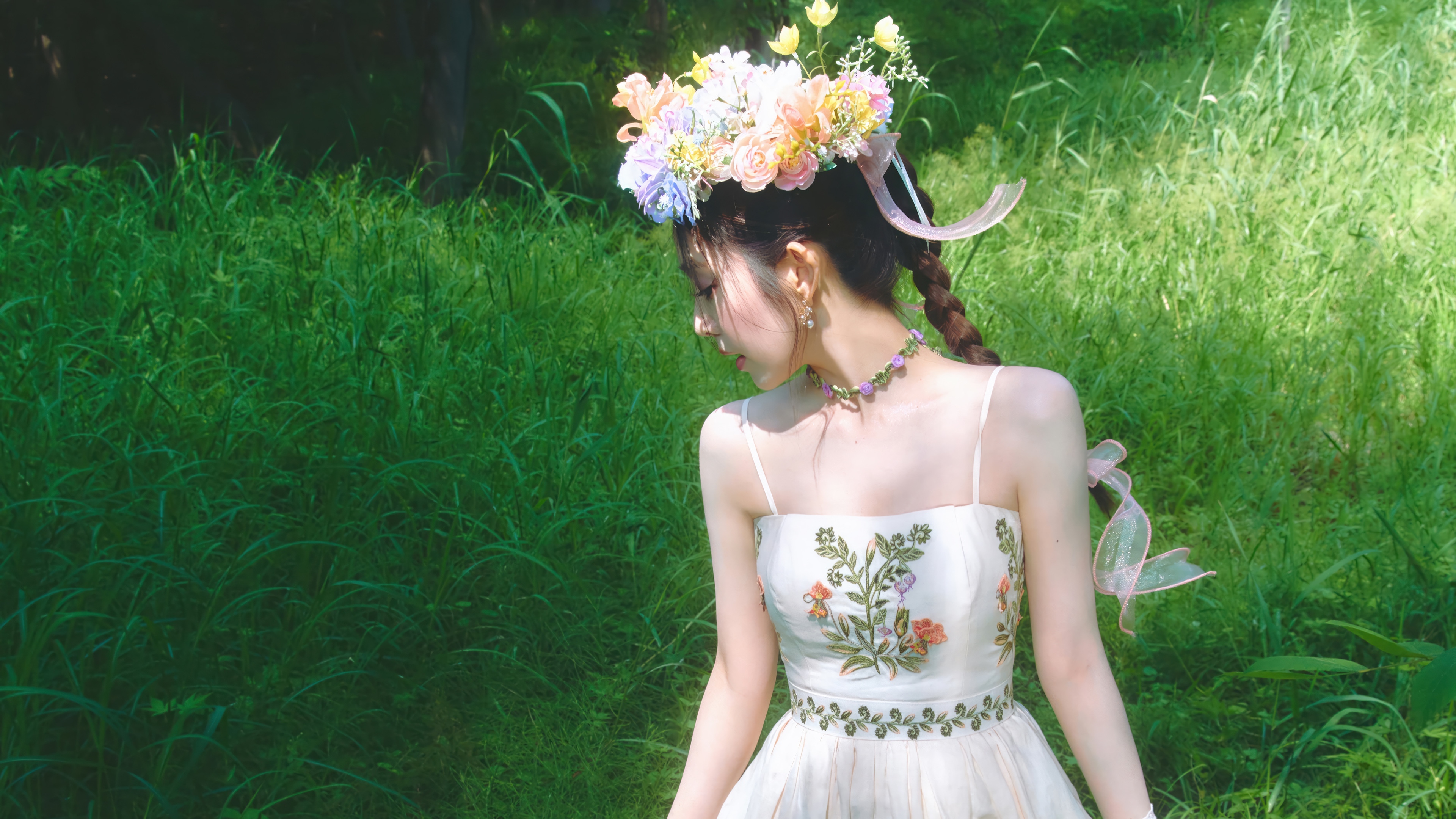 Irene from Red Velvet in a floral dress and crown HD Wallpaper