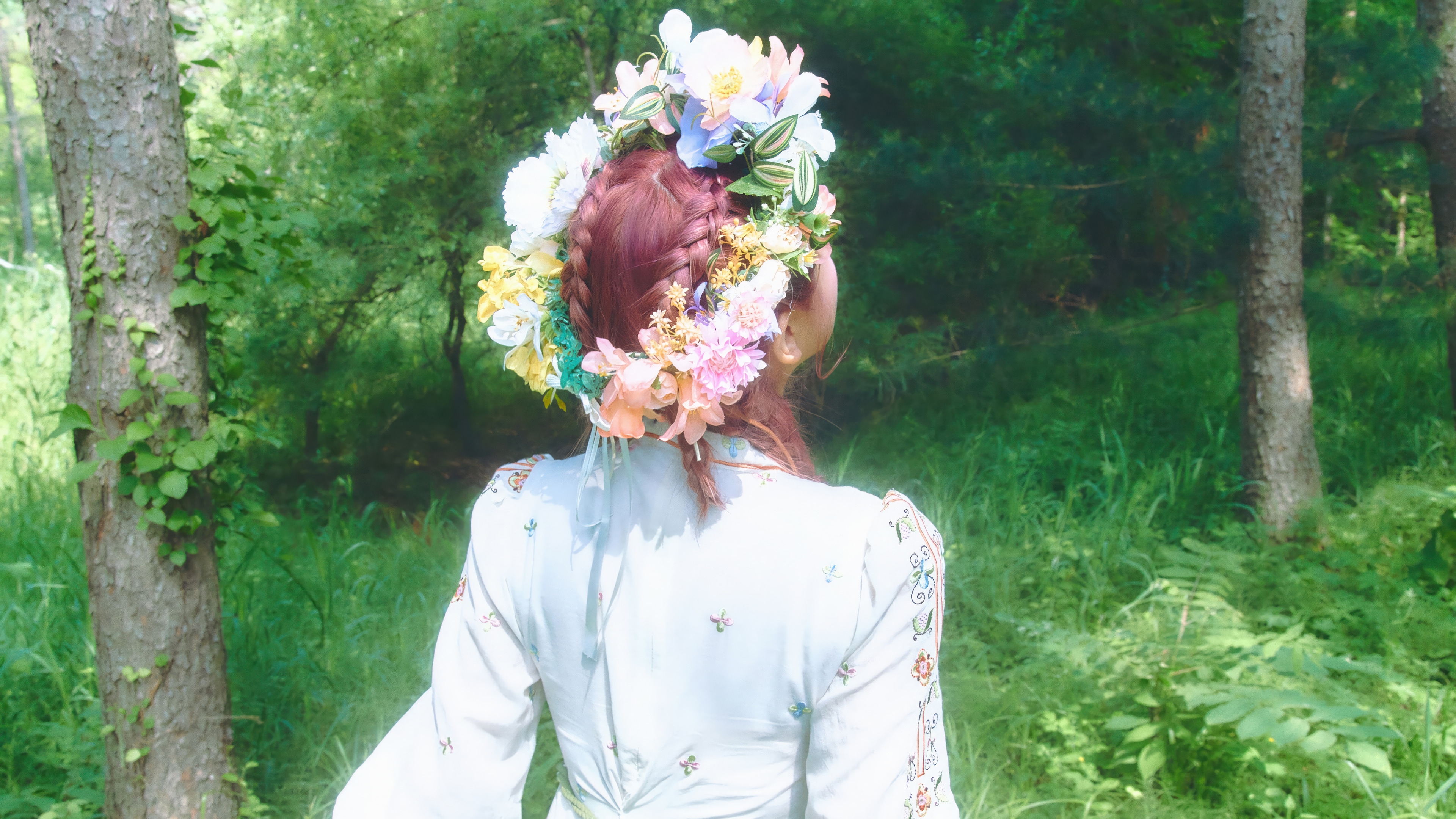 Red Velvet Yeri in a forest with a flower crown HD Wallpaper