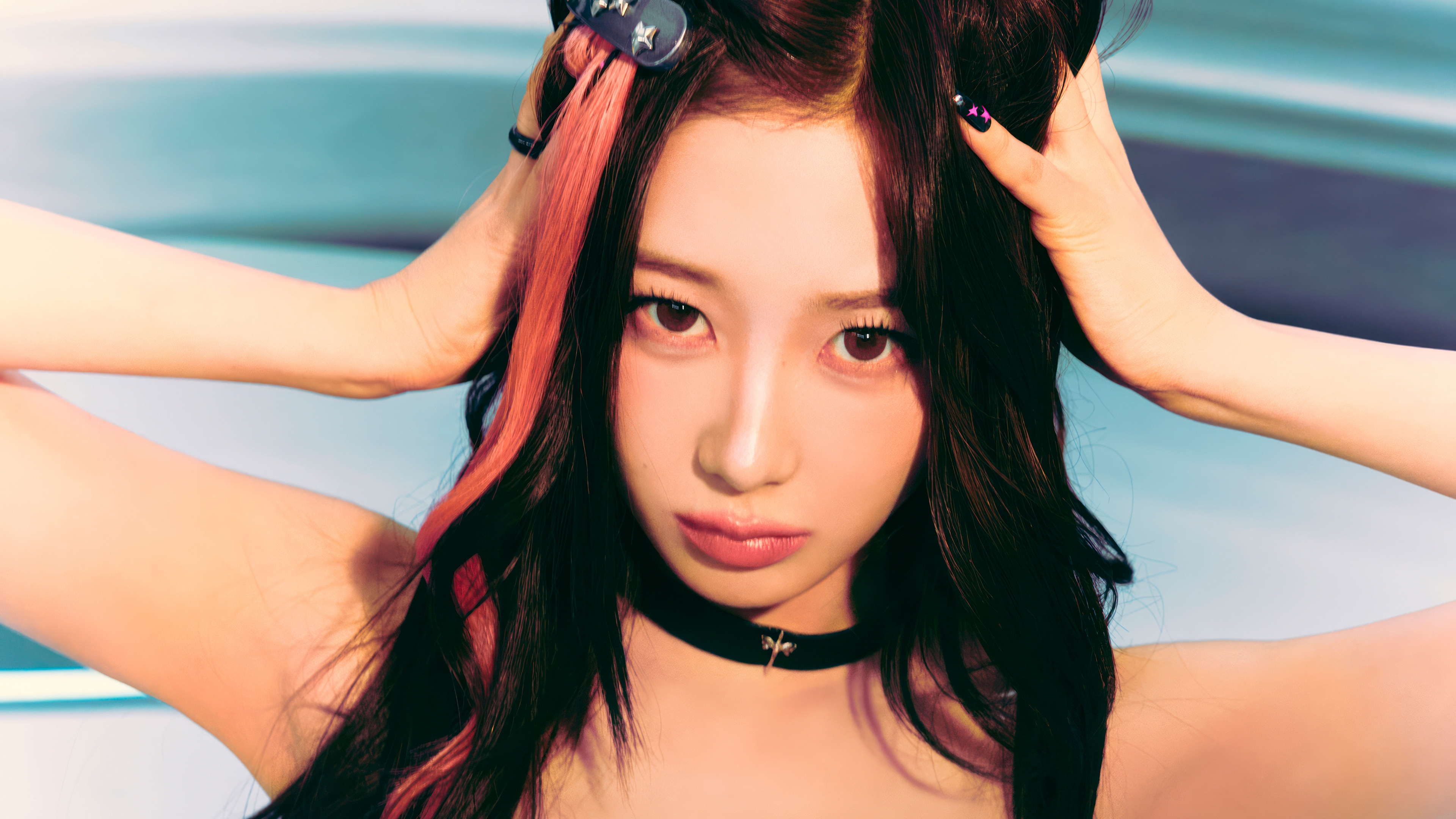 Giselle from Aespa with pink highlights in her hair HD Wallpaper