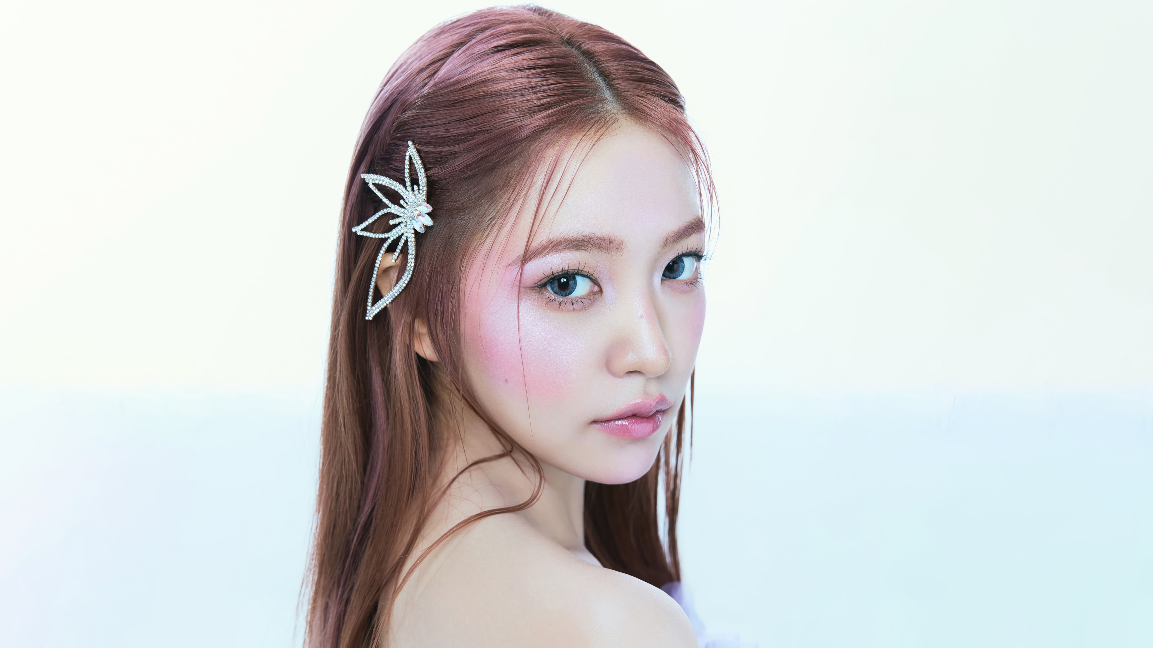 Yeri from Red Velvet with a butterfly hair clip HD Wallpaper